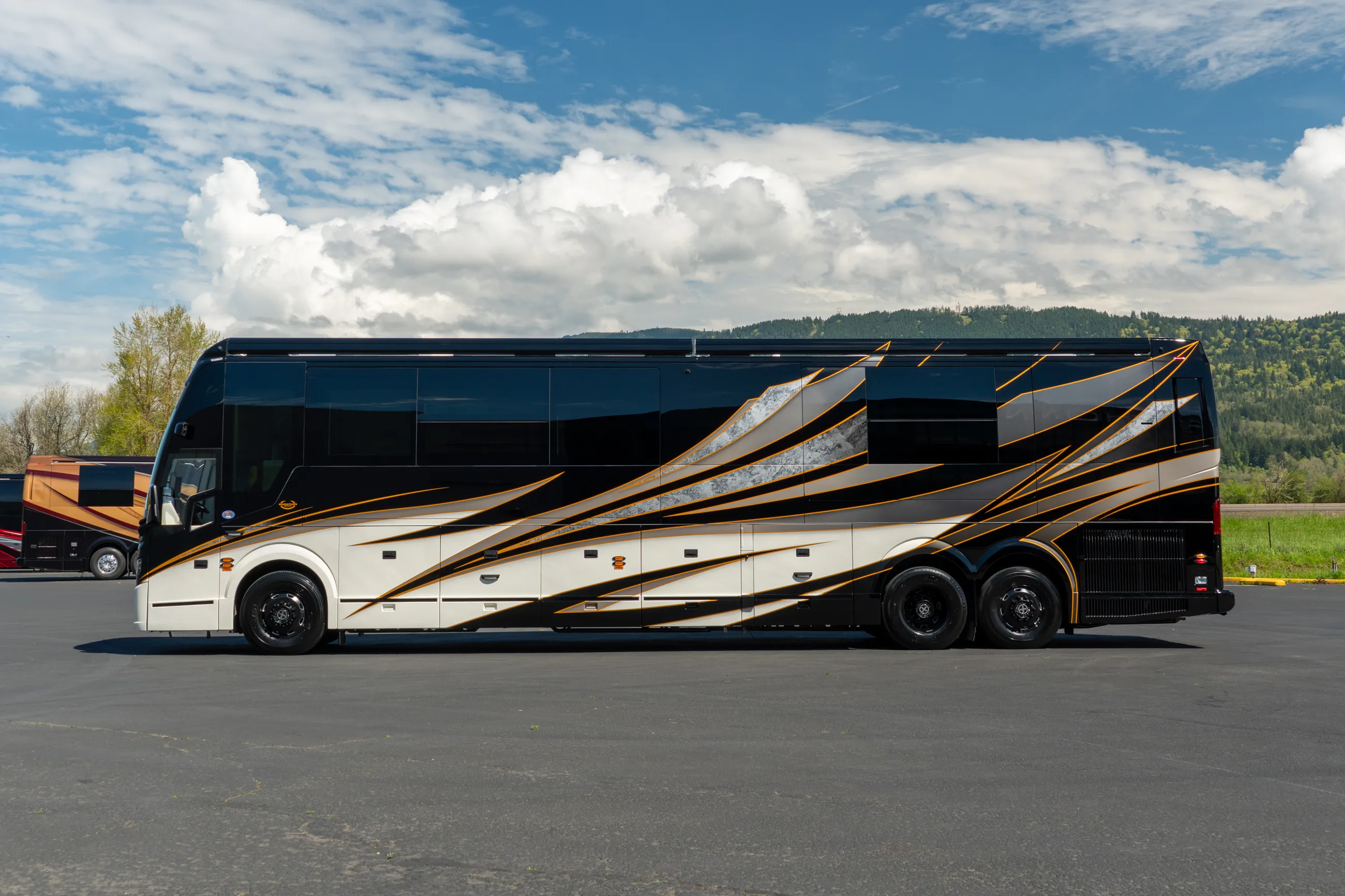 Exterior of Marathon Coach #1422