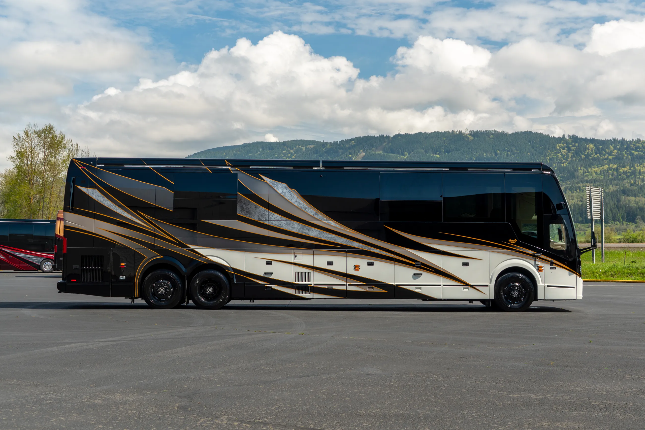 Exterior of Marathon Coach #1422
