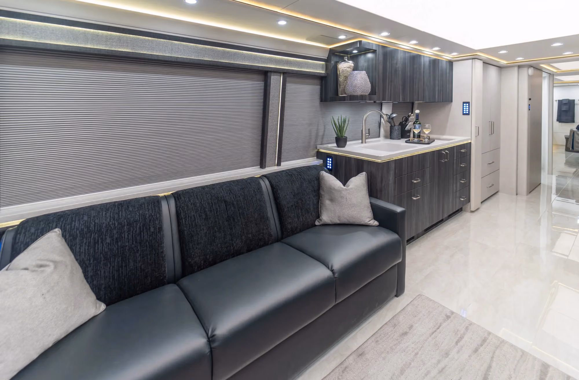 Marathon Coach #1384 | Luxury Motorcoach for Sale