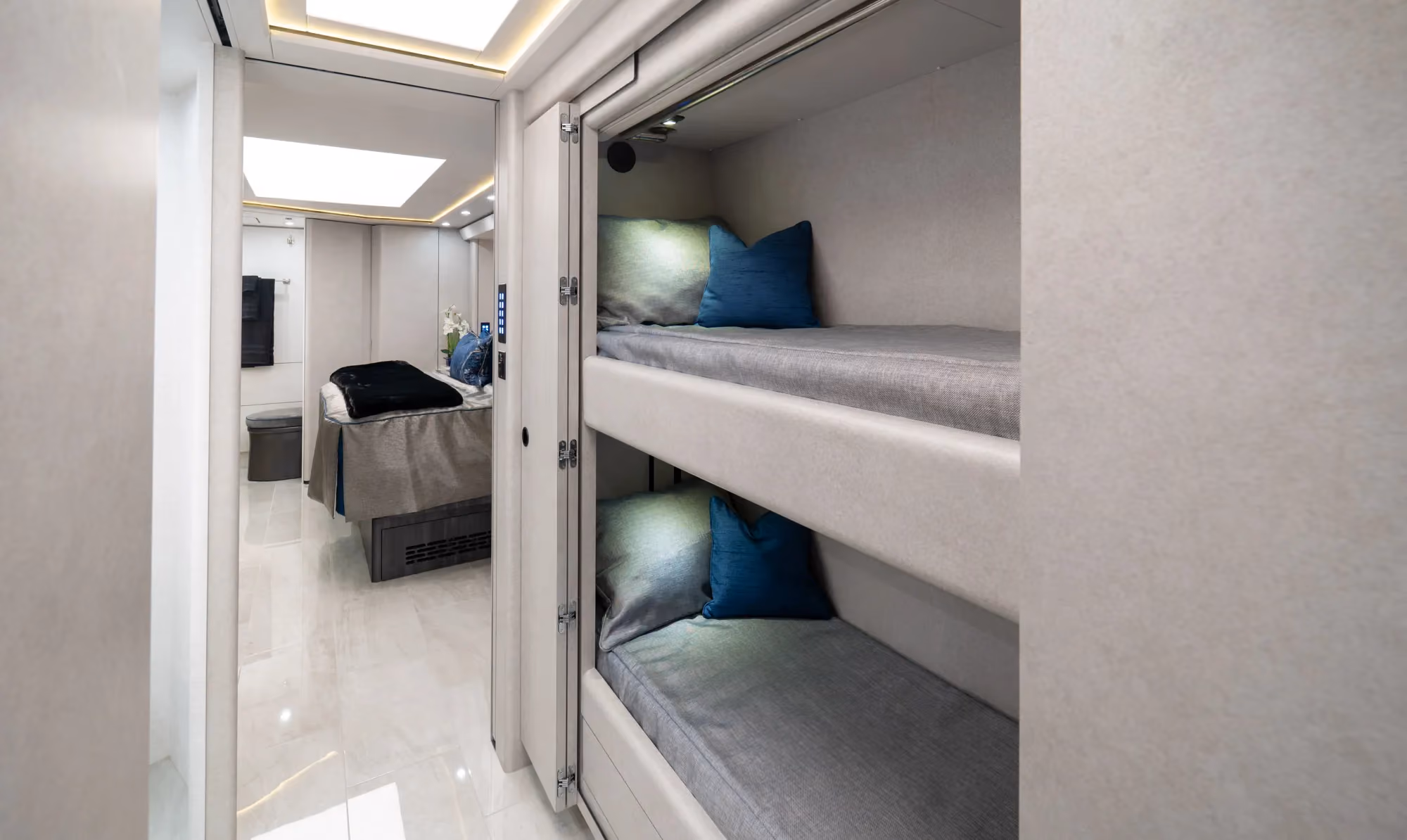 Marathon Coach #1384 | Luxury Motorcoach for Sale