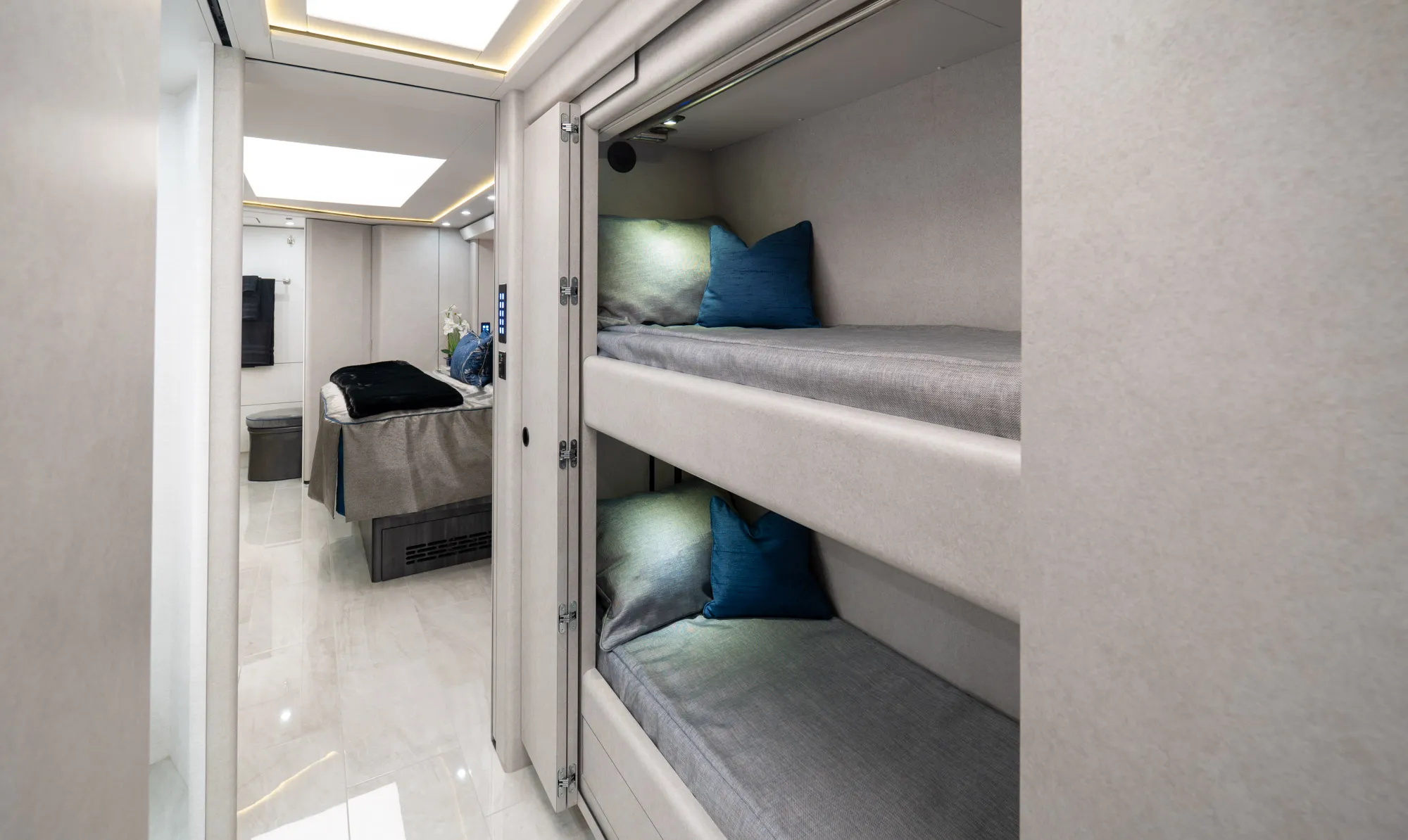 Marathon Coach #1384 | Luxury Motorcoach for Sale