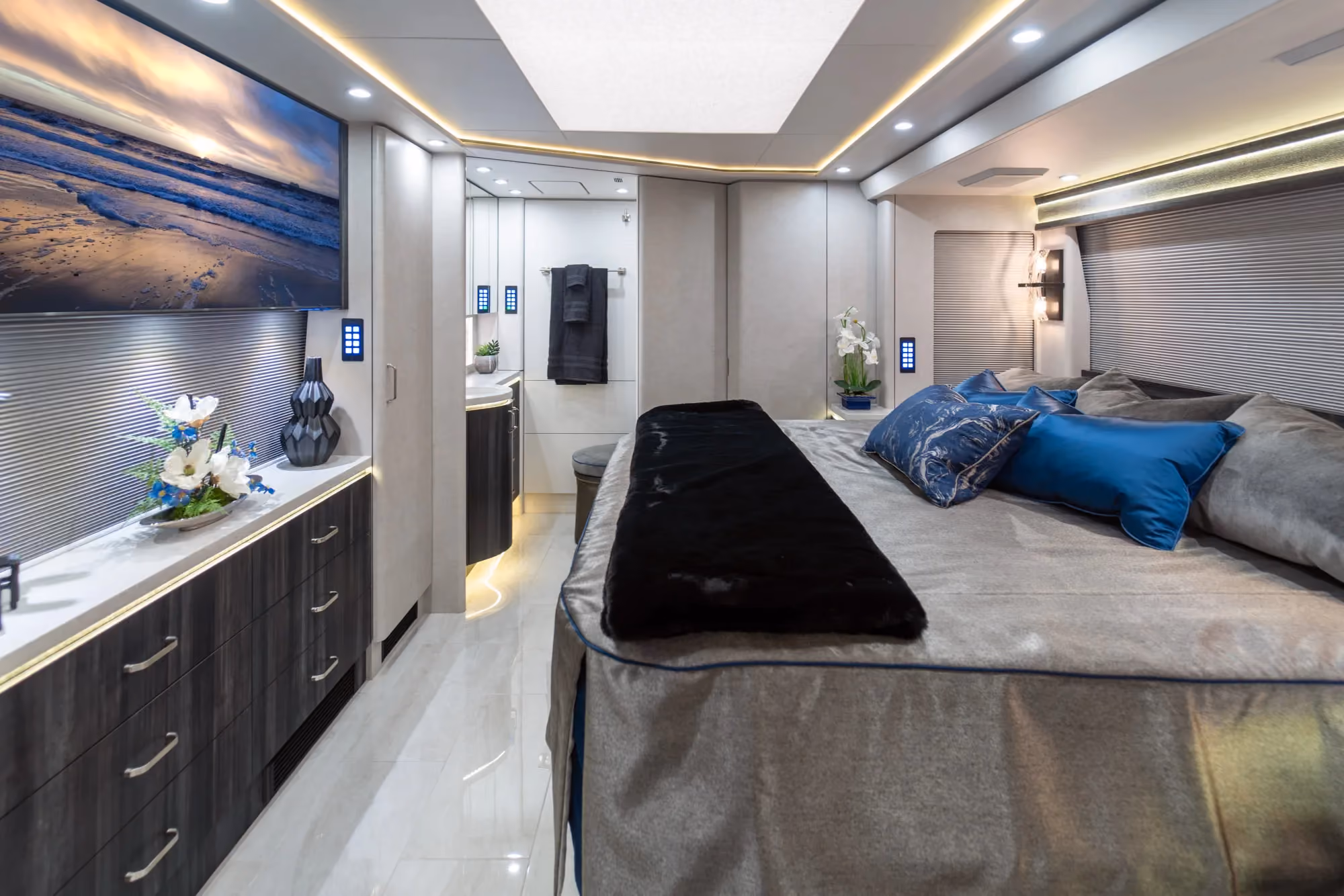 Marathon Coach #1384 | Luxury Motorcoach for Sale