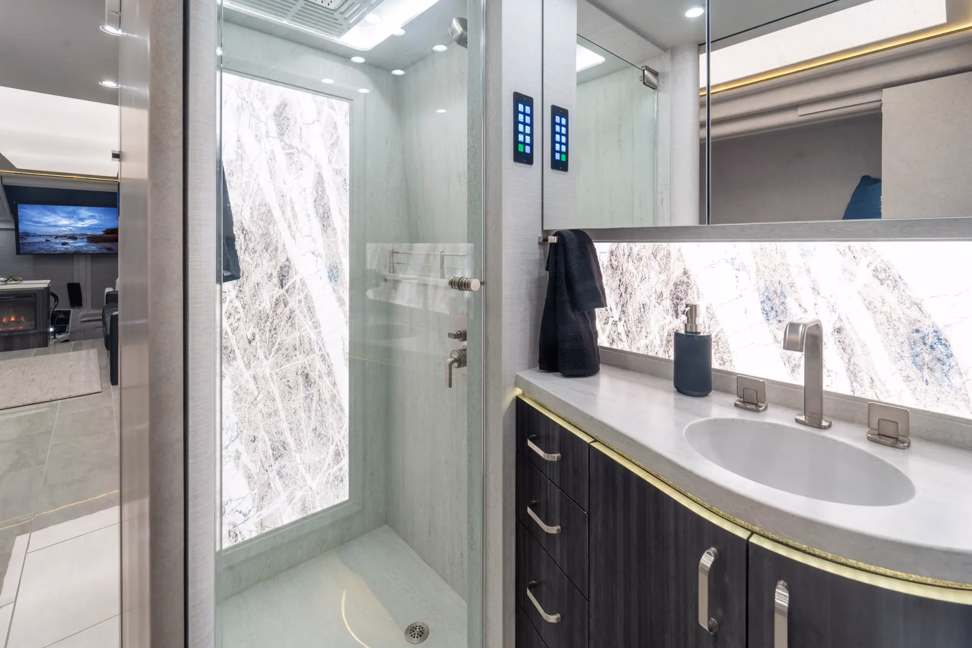 Marathon Coach #1384 | Luxury Motorcoach for Sale