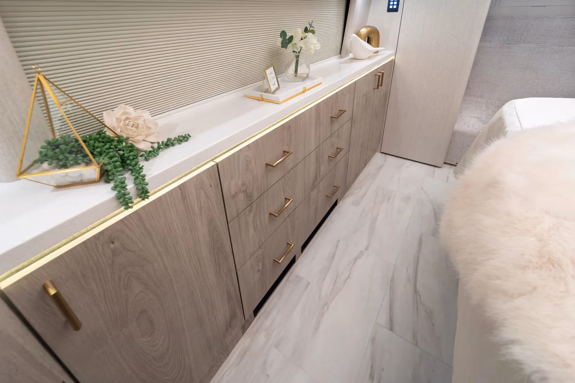 Marathon Coach #1390 | Luxury Motorcoach for Sale