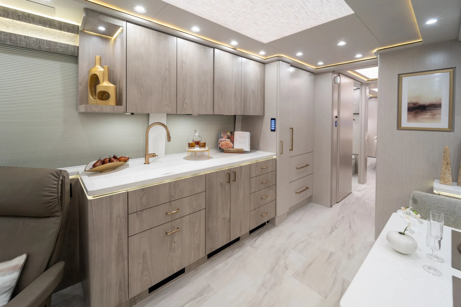 Marathon Coach #1390 | Luxury Motorcoach for Sale