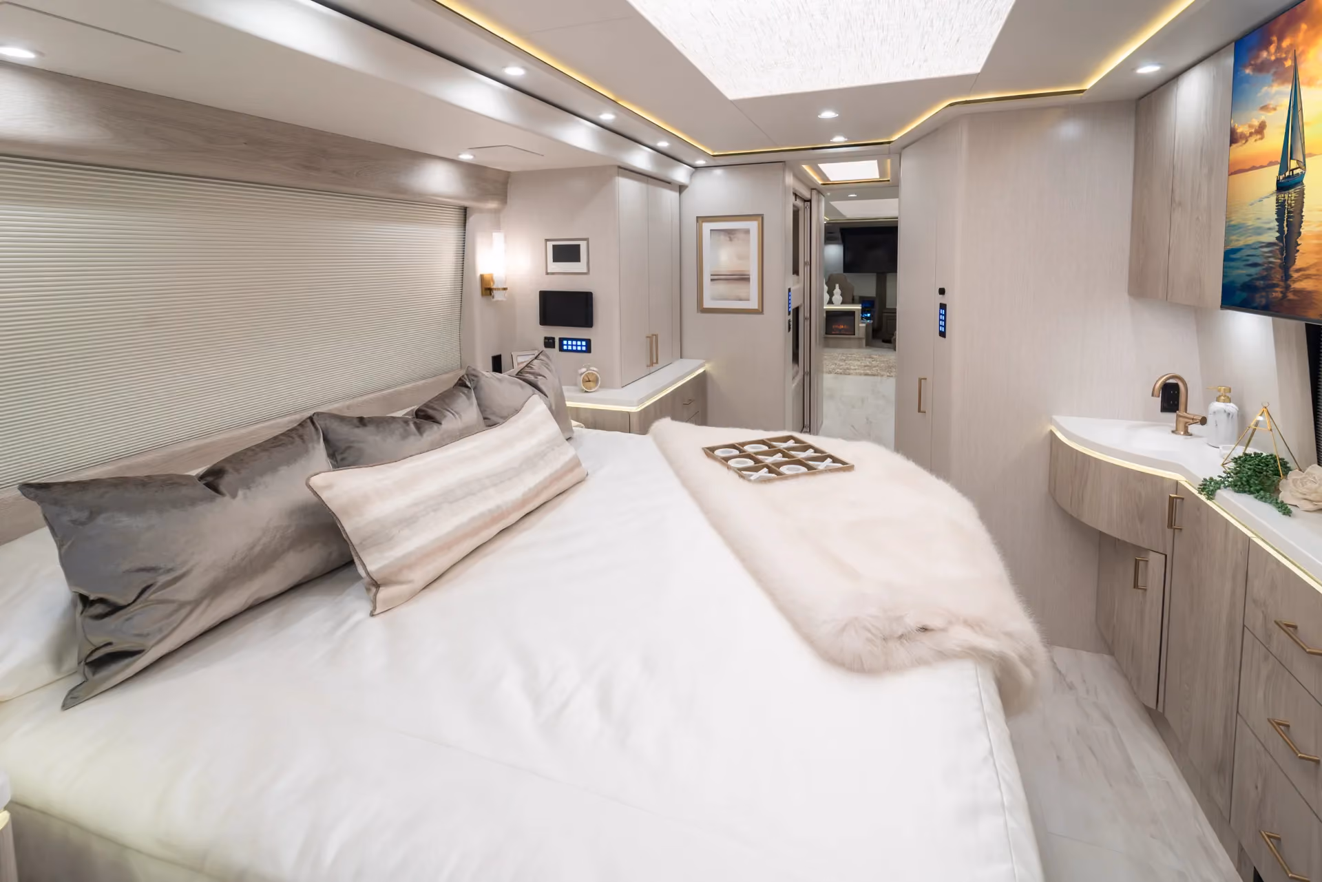 Marathon Coach #1390 | Luxury Motorcoach for Sale