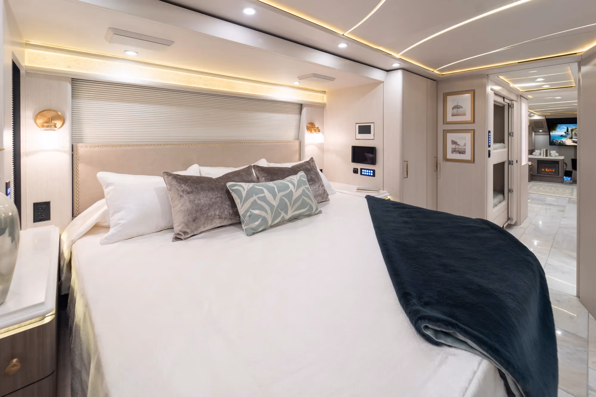 Marathon Coach #1385 | Luxury Motorcoach for Sale