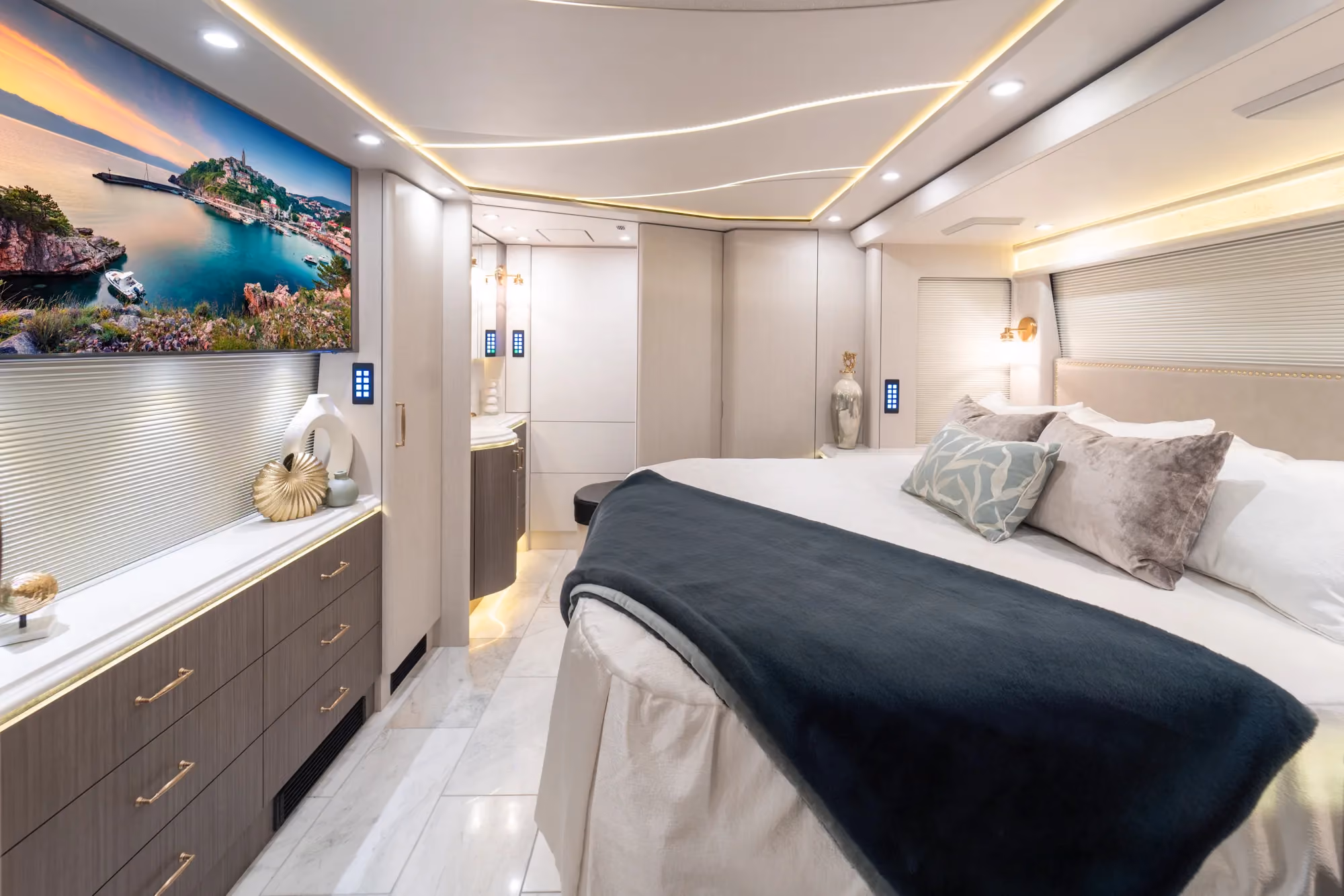 Marathon Coach #1385 | Luxury Motorcoach for Sale
