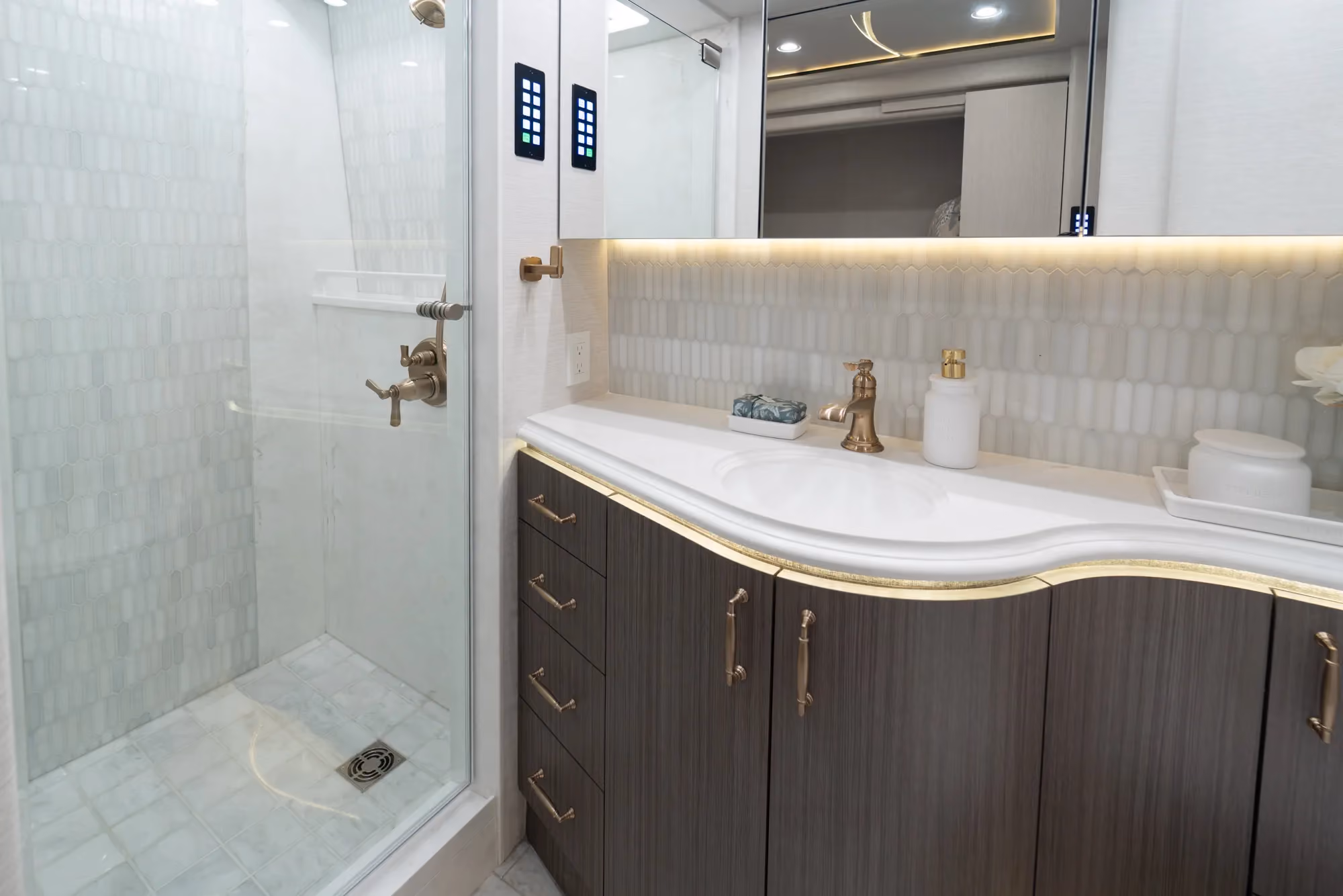 Marathon Coach #1385 | Luxury Motorcoach for Sale