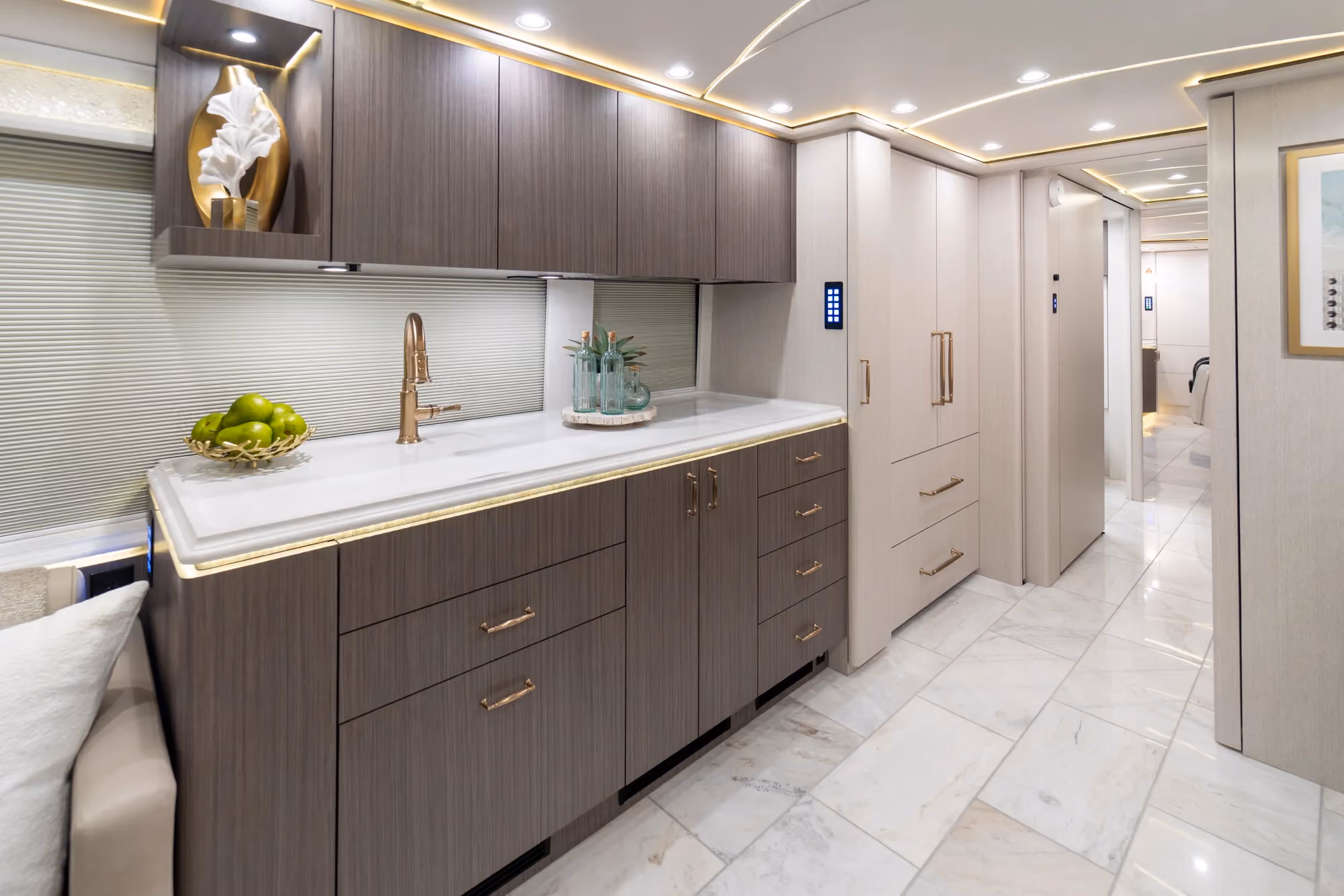 Marathon Coach #1385 | Luxury Motorcoach for Sale