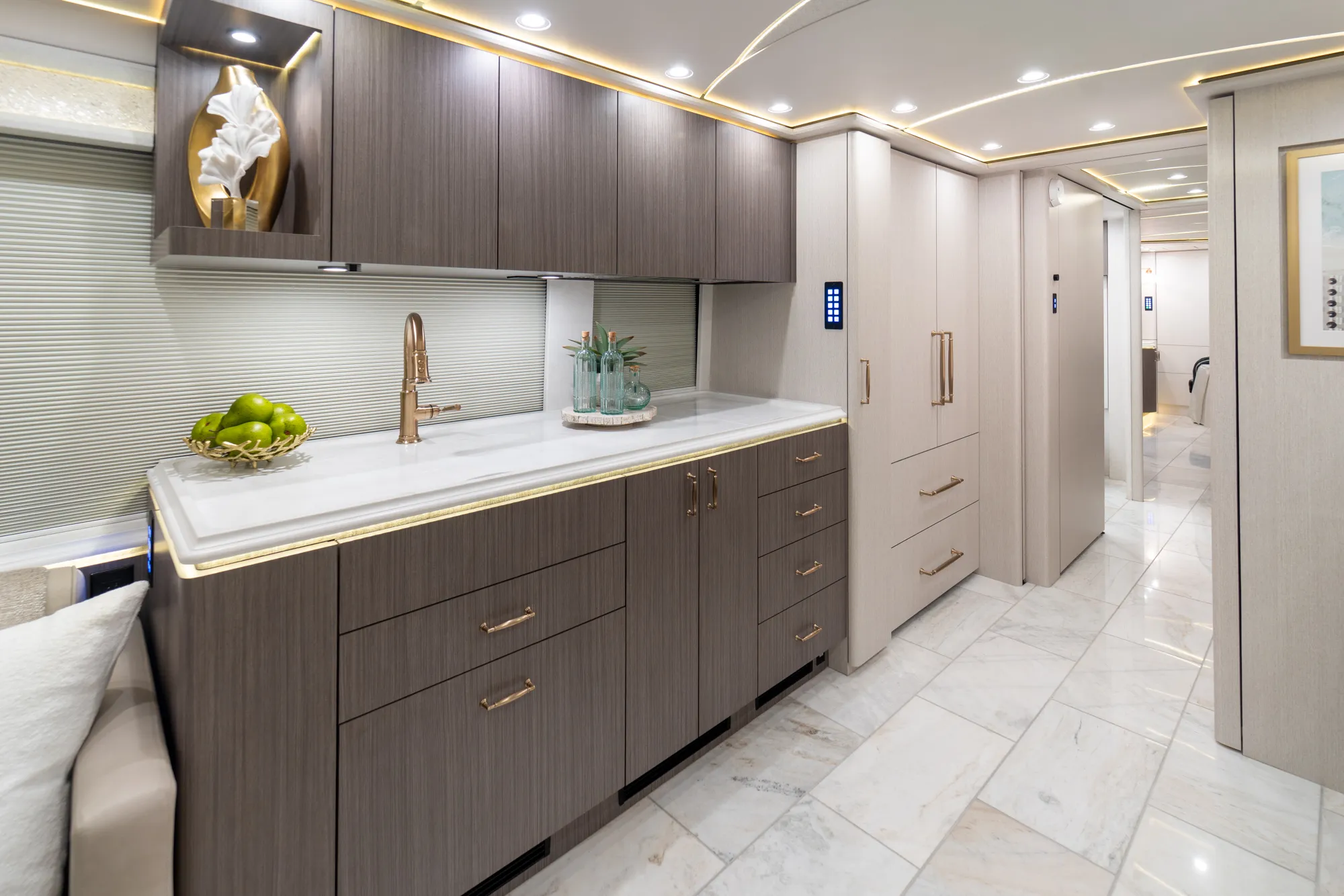 Marathon Coach #1385 | Luxury Motorcoach for Sale