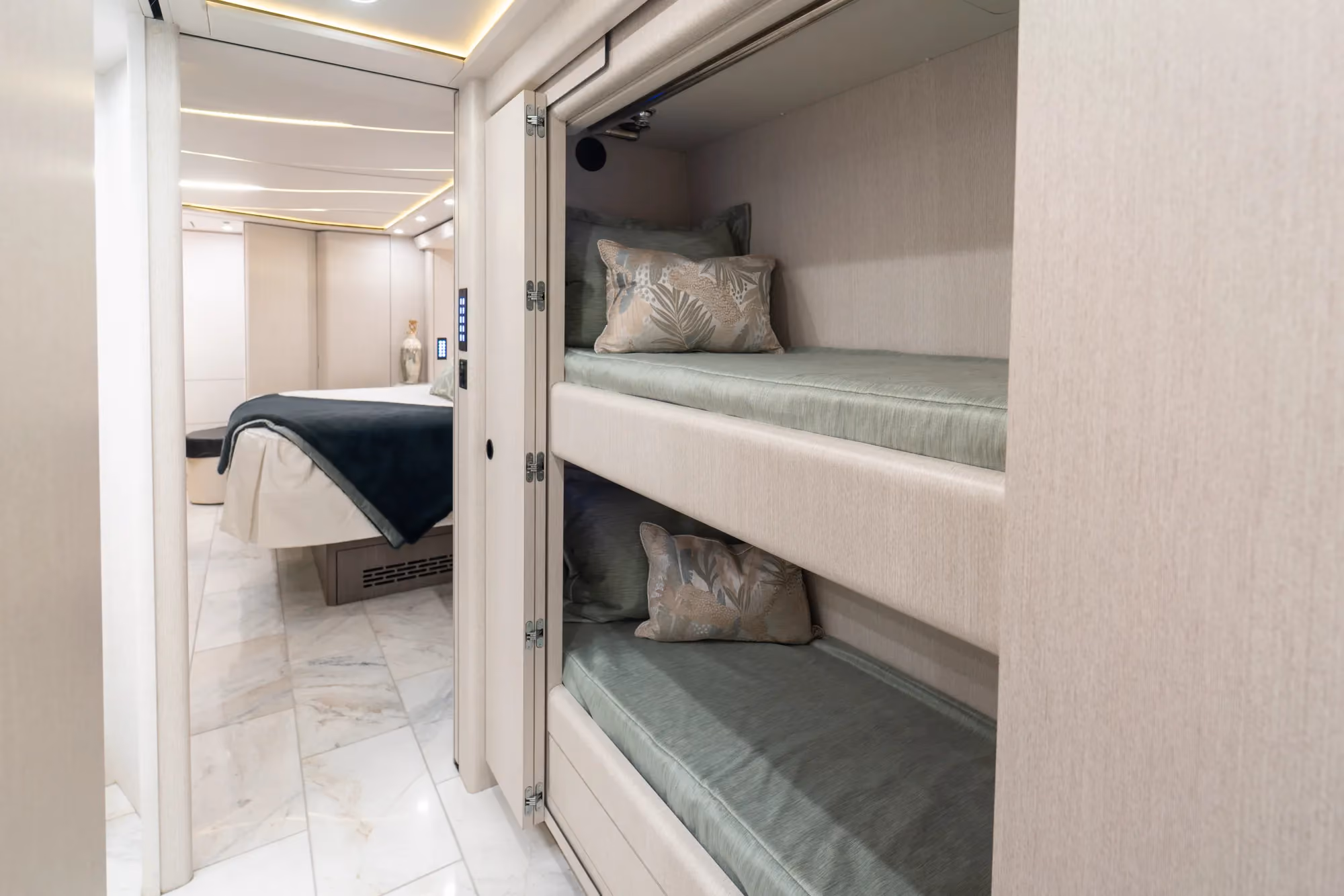 Marathon Coach #1385 | Luxury Motorcoach for Sale