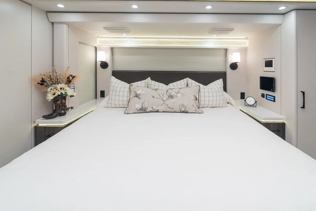 Marathon Coach #1392 | Luxury Motorcoach for Sale