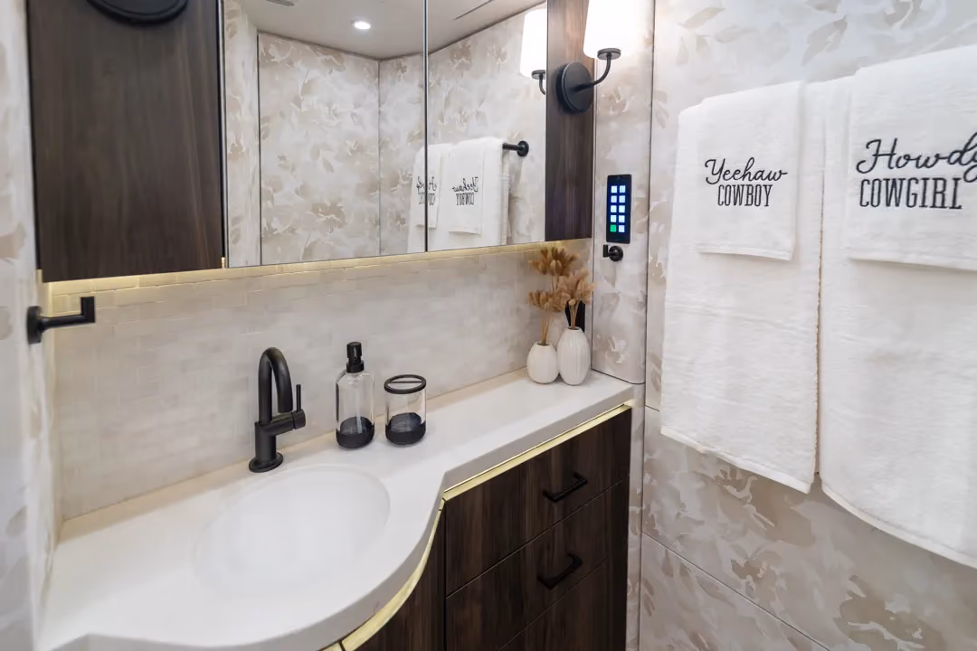 Marathon Coach #1392 | Luxury Motorcoach for Sale