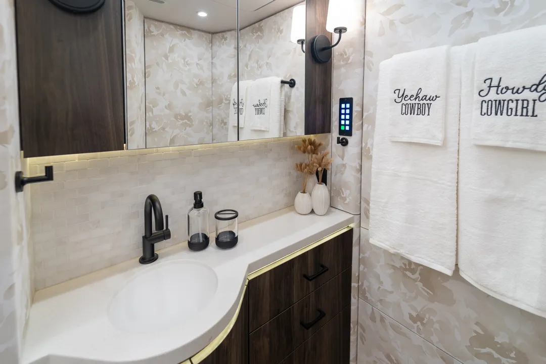 Marathon Coach #1392 | Luxury Motorcoach for Sale
