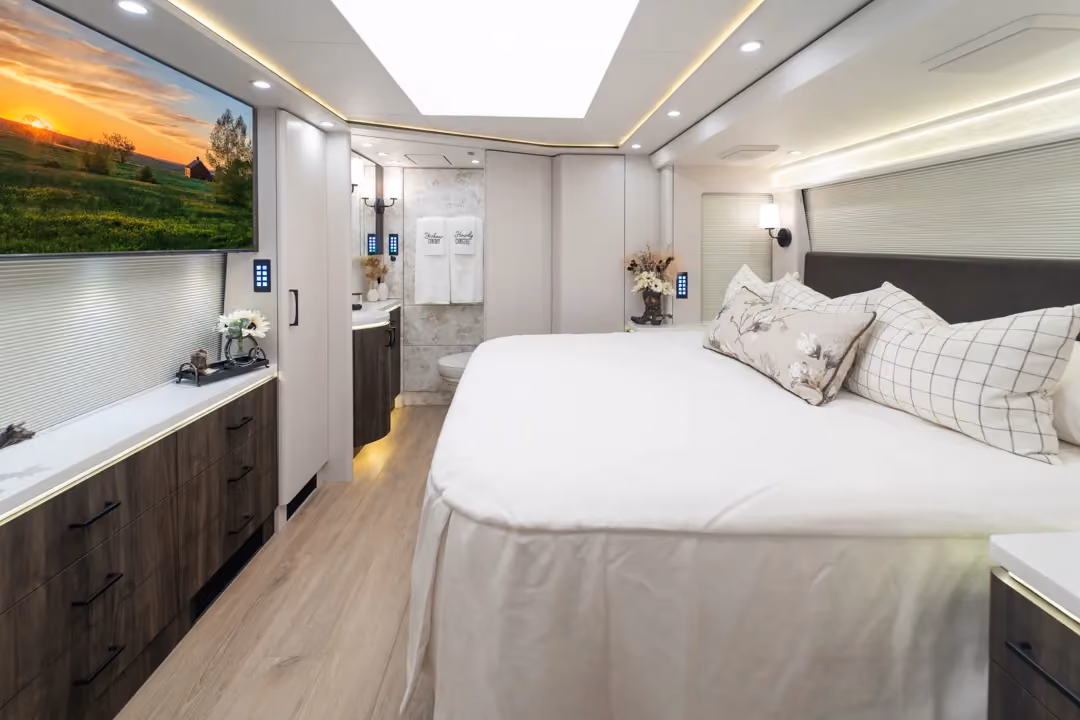 Marathon Coach #1392 | Luxury Motorcoach for Sale