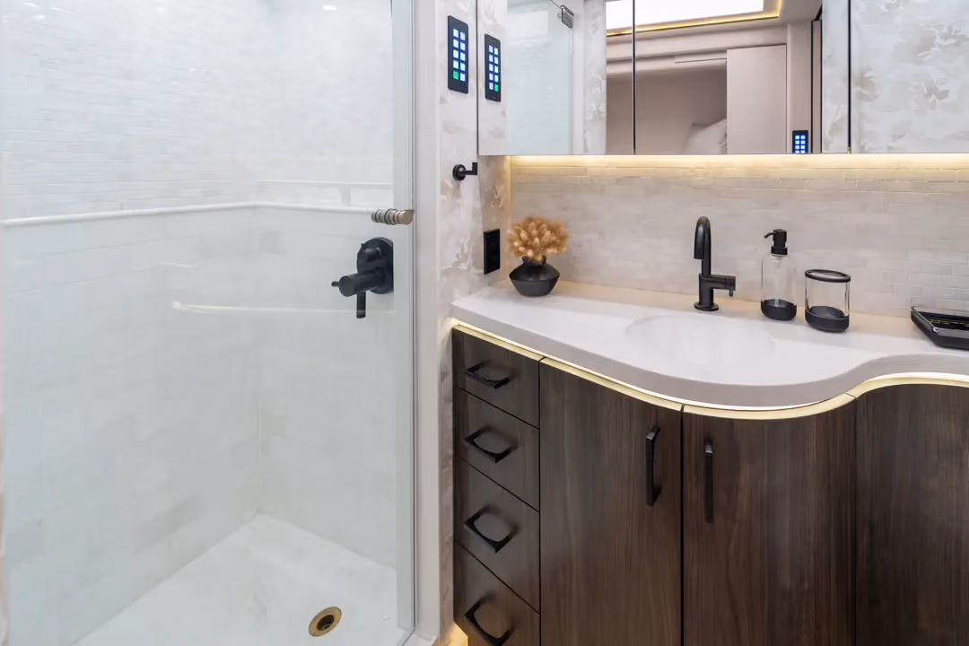 Marathon Coach #1392 | Luxury Motorcoach for Sale