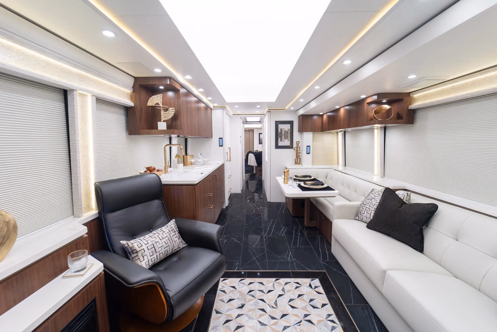 Marathon Coach #1394 | Luxury Motorcoach for Sale