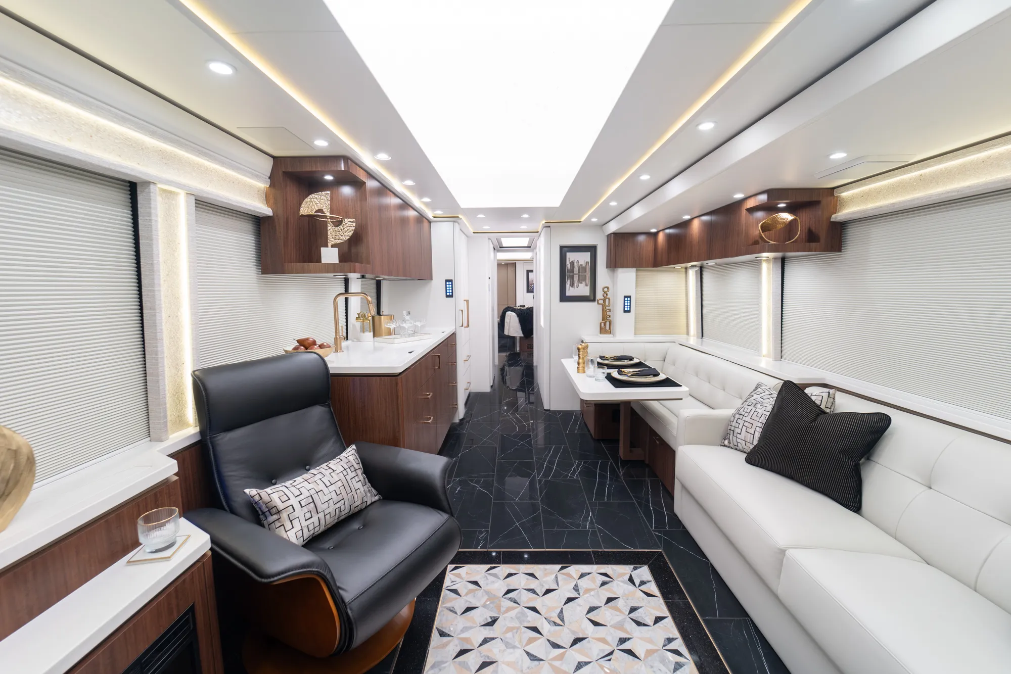 Marathon Coach #1394 | Luxury Motorcoach for Sale