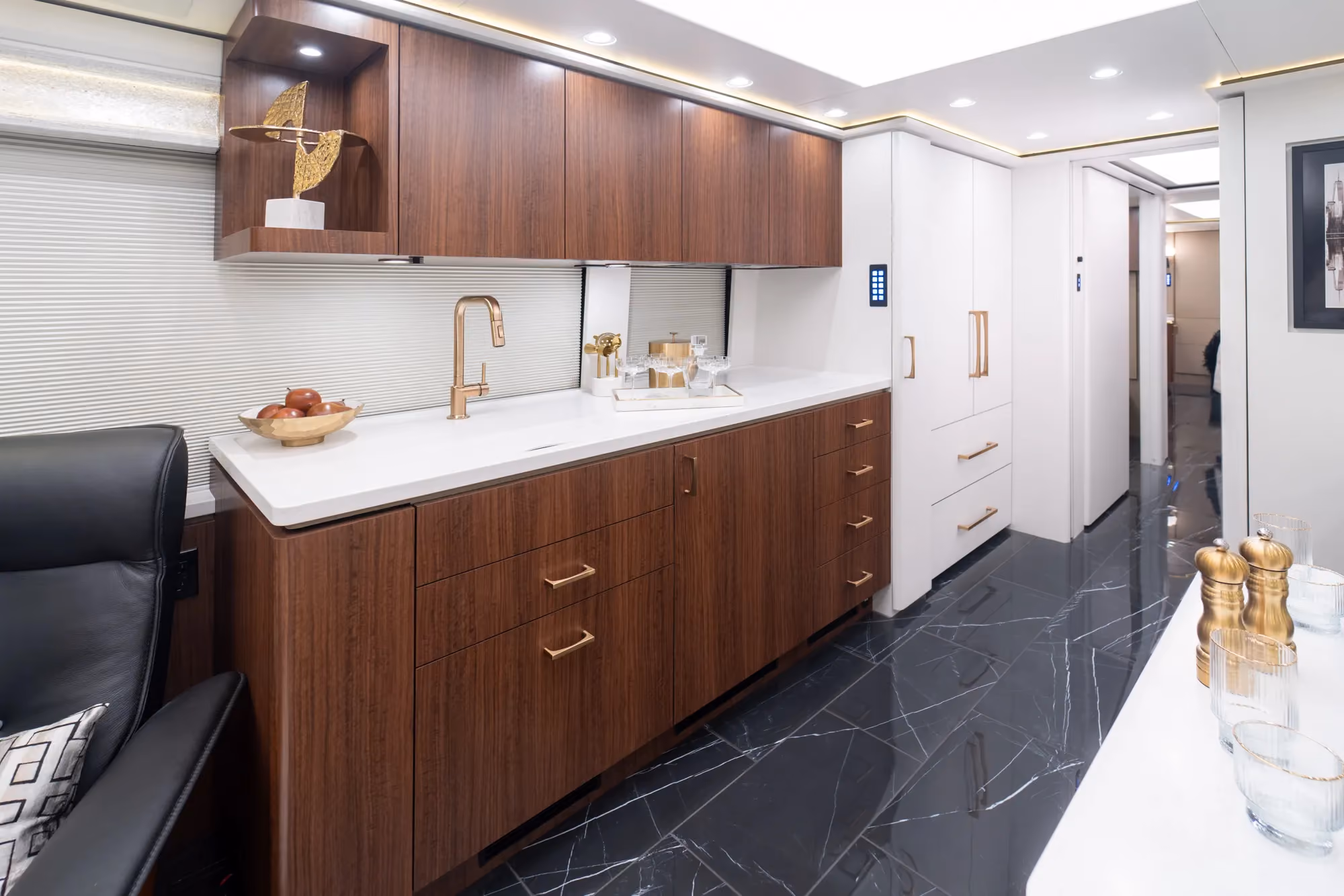 Marathon Coach #1394 | Luxury Motorcoach for Sale