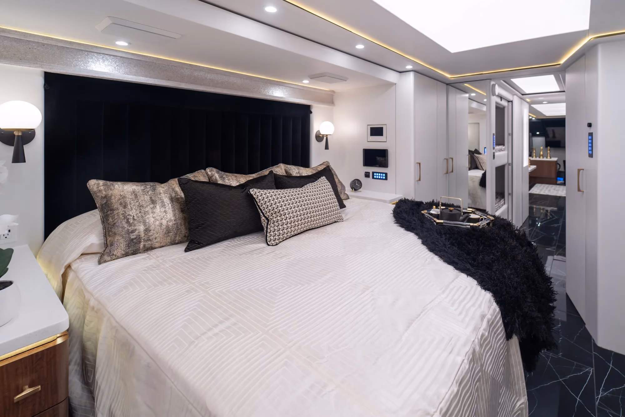 Marathon Coach #1394 | Luxury Motorcoach for Sale