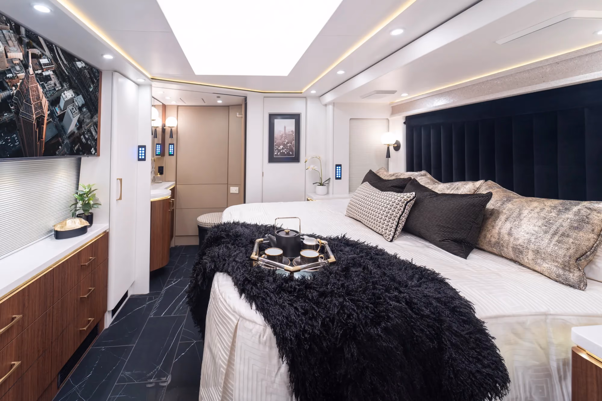 Marathon Coach #1394 | Luxury Motorcoach for Sale
