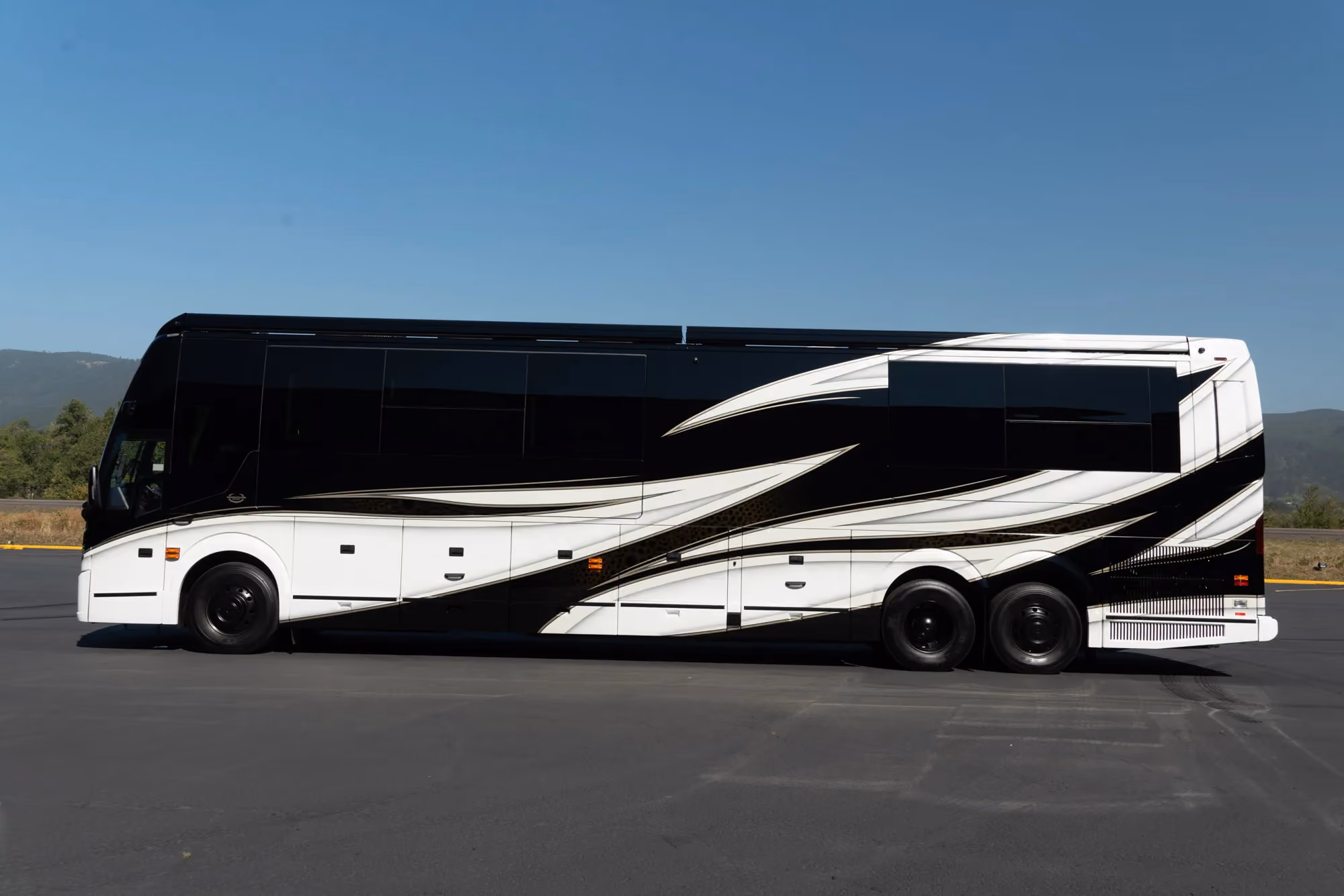 Marathon Coach #1394 | Luxury Motorcoach for Sale