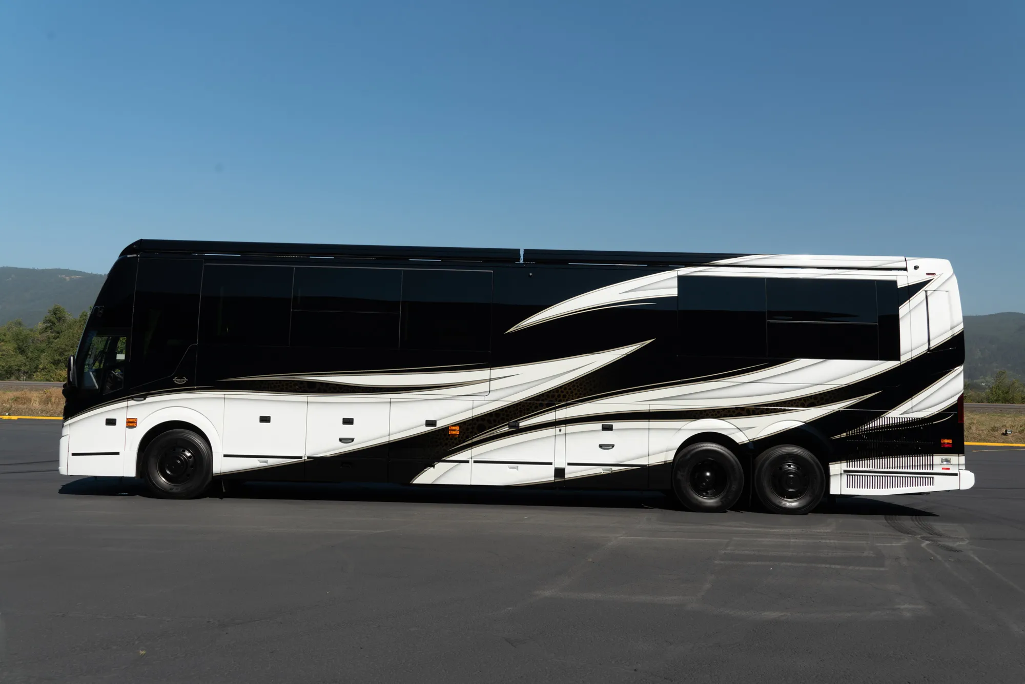 Marathon Coach #1394 | Luxury Motorcoach for Sale