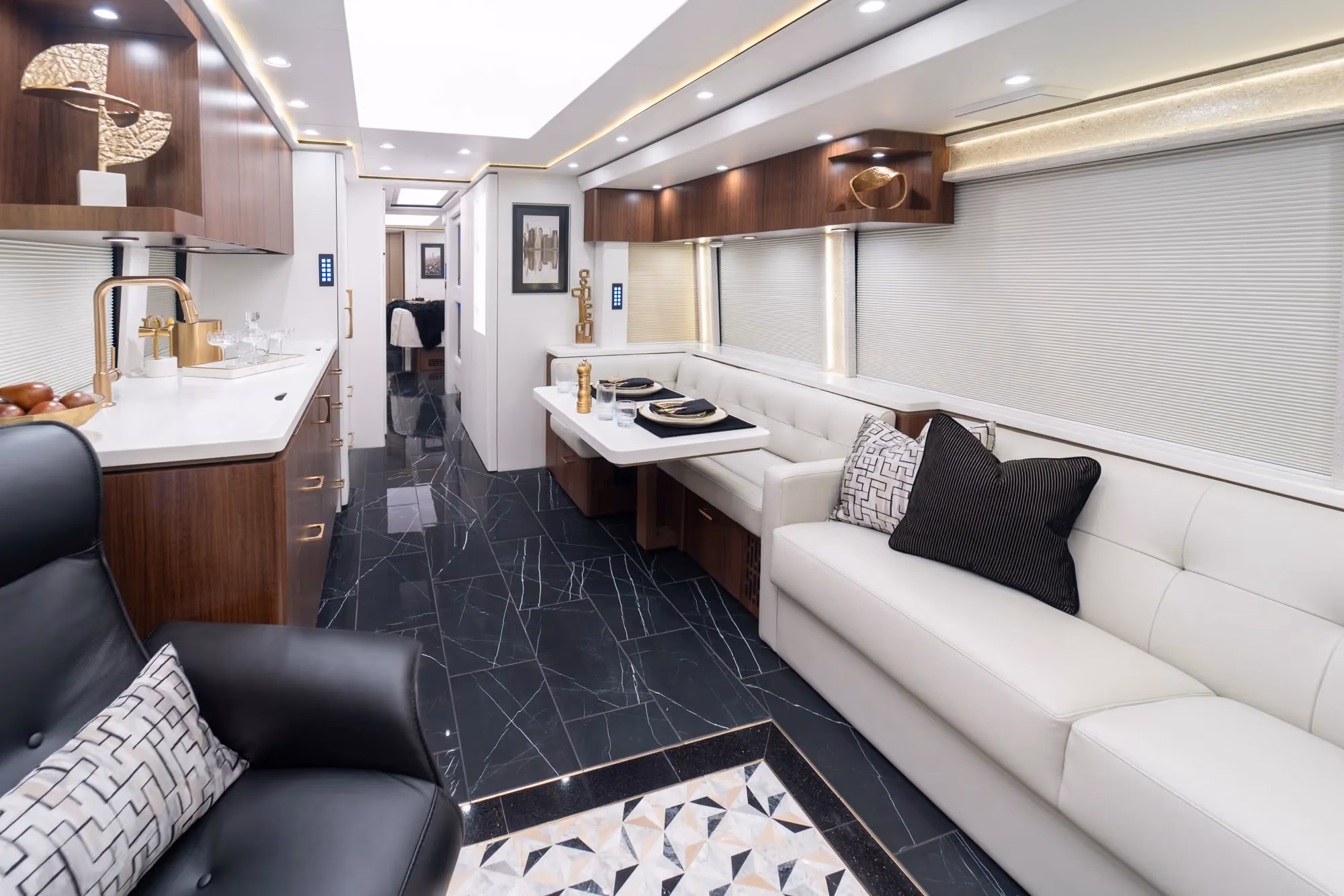 Marathon Coach #1394 | Luxury Motorcoach for Sale