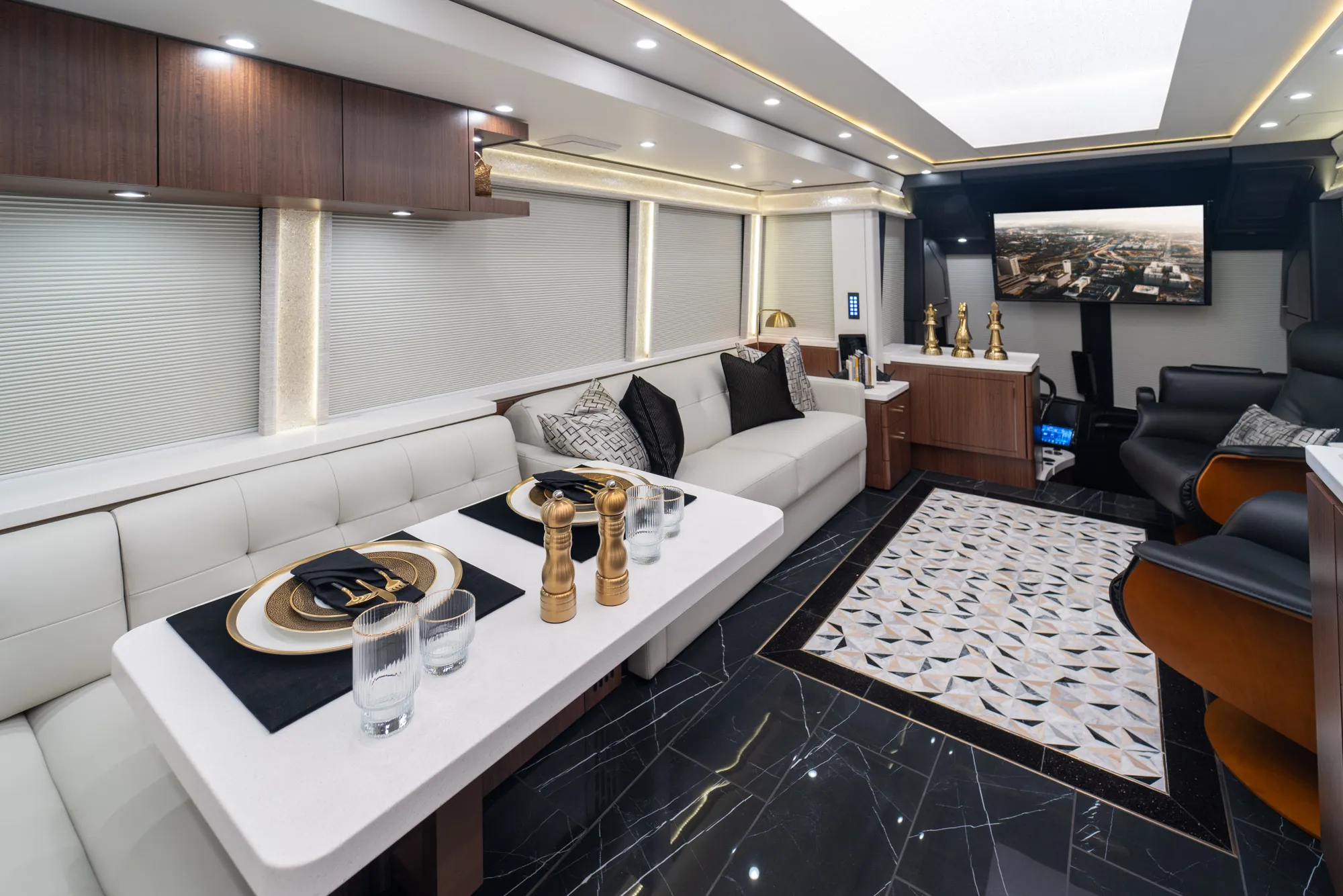 Marathon Coach #1394 | Luxury Motorcoach for Sale
