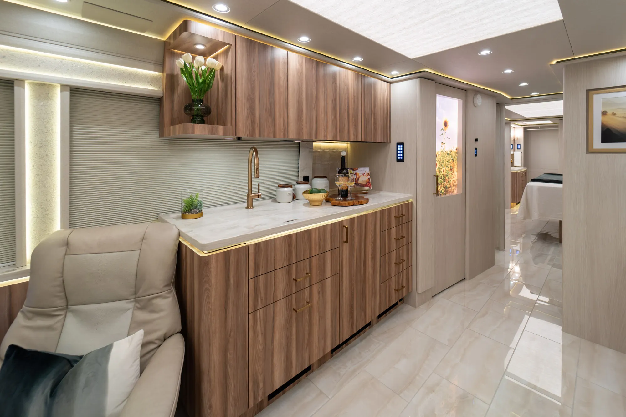 Marathon Coach #1393 | Luxury Motorcoach for Sale