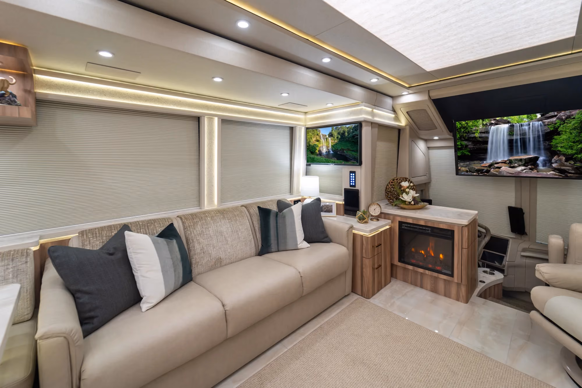 Marathon Coach #1393 | Luxury Motorcoach for Sale