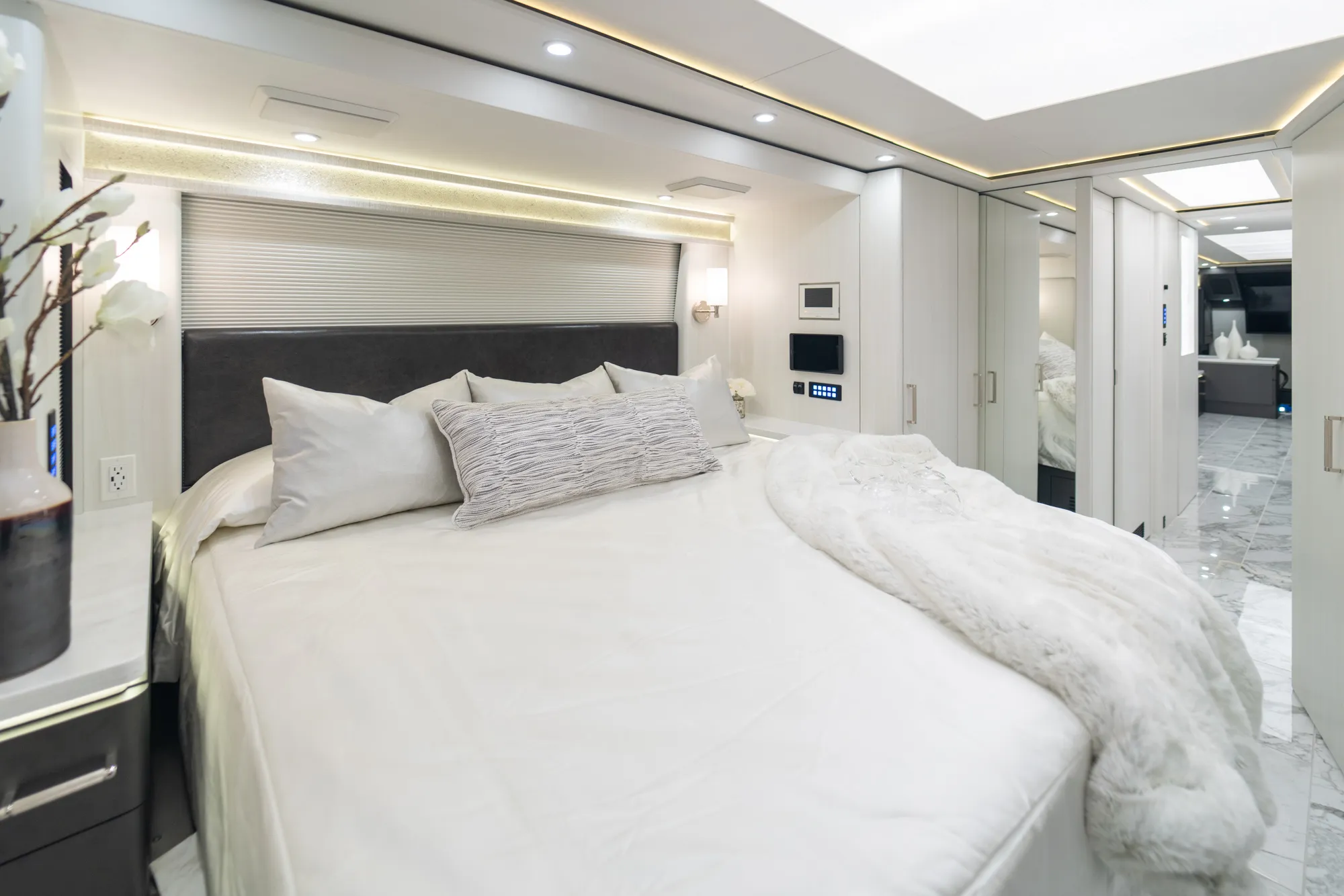 Marathon Coach #1397 | Luxury Motorcoach for Sale
