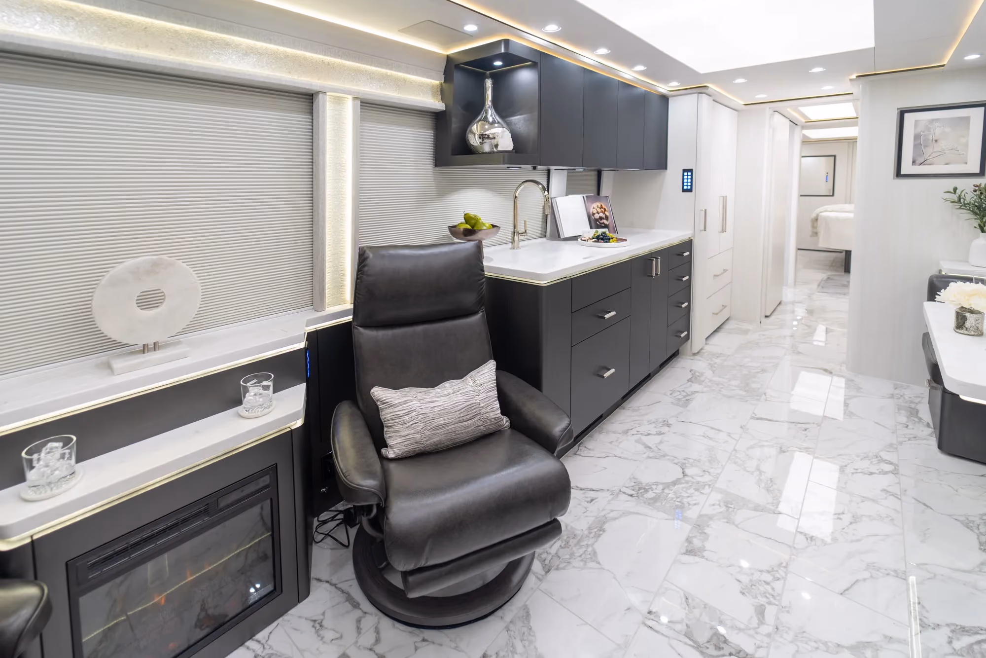 Marathon Coach #1397 | Luxury Motorcoach for Sale