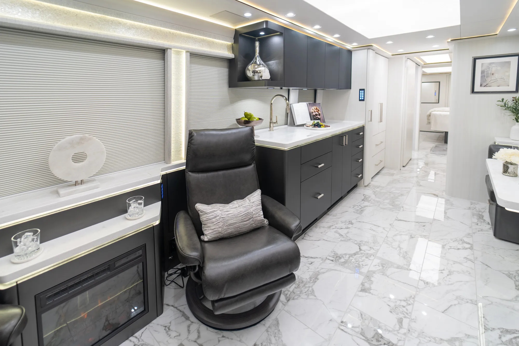 Marathon Coach #1397 | Luxury Motorcoach for Sale