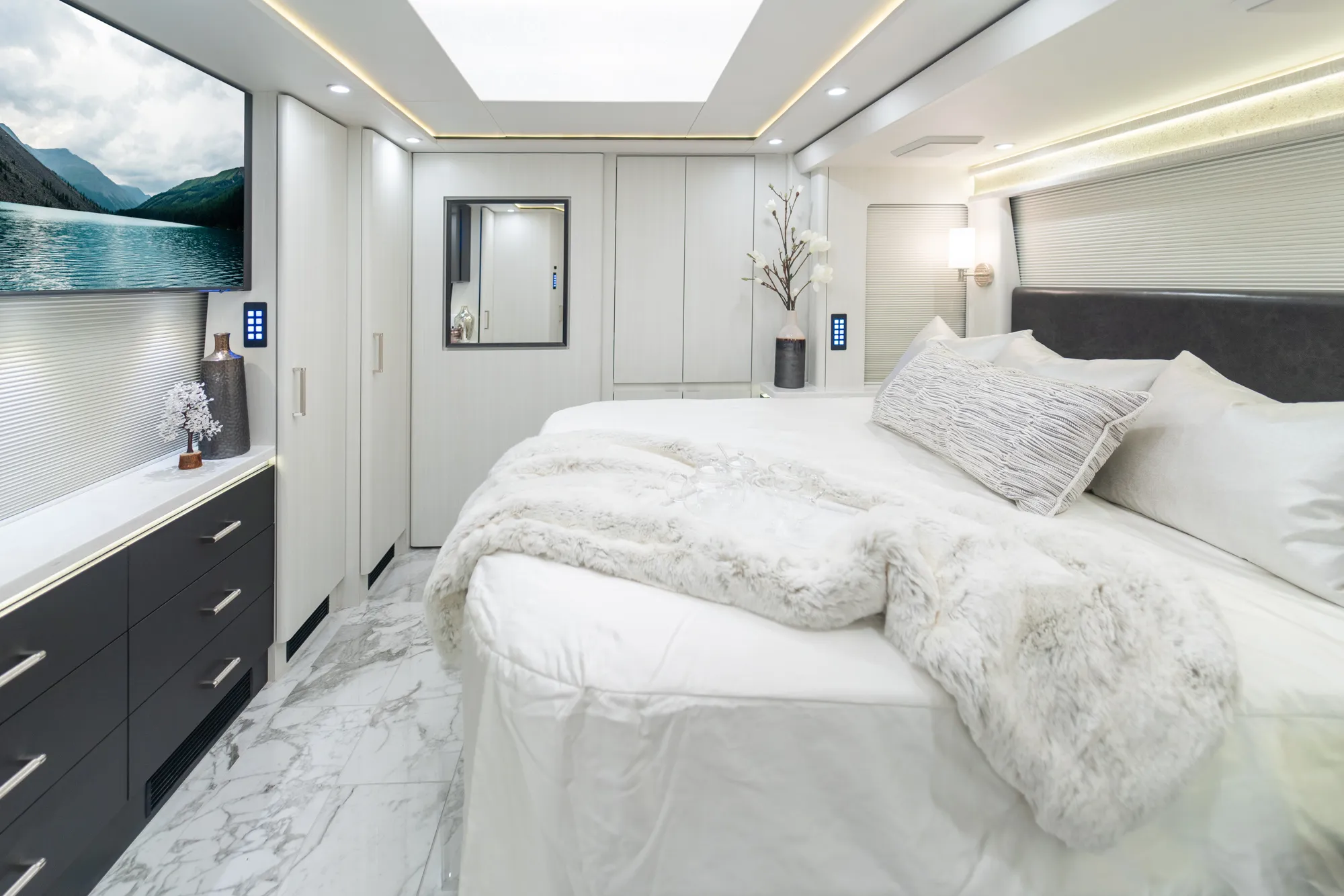 Marathon Coach #1397 | Luxury Motorcoach for Sale