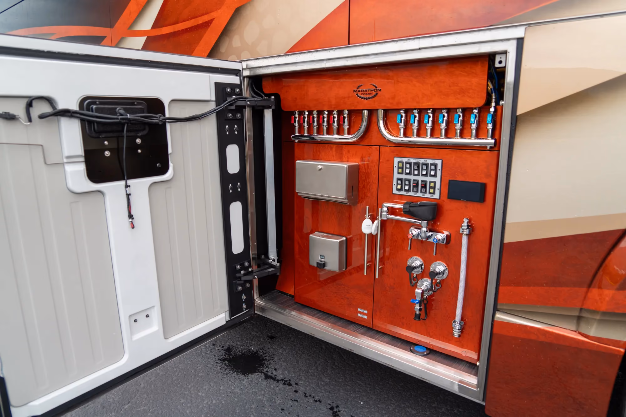 Marathon Coach #1395 | Luxury Motorcoach for Sale
