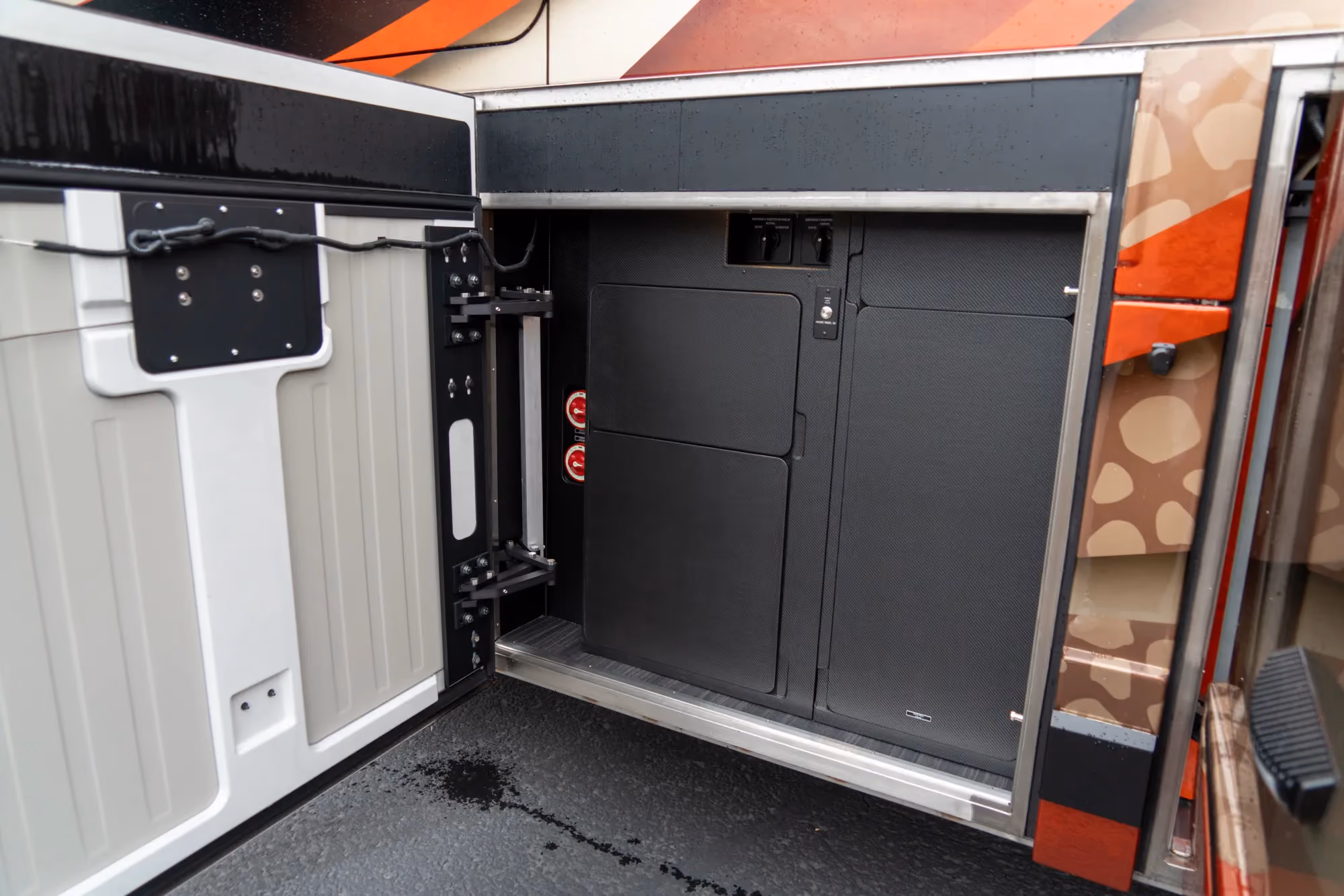 Marathon Coach #1395 | Luxury Motorcoach for Sale