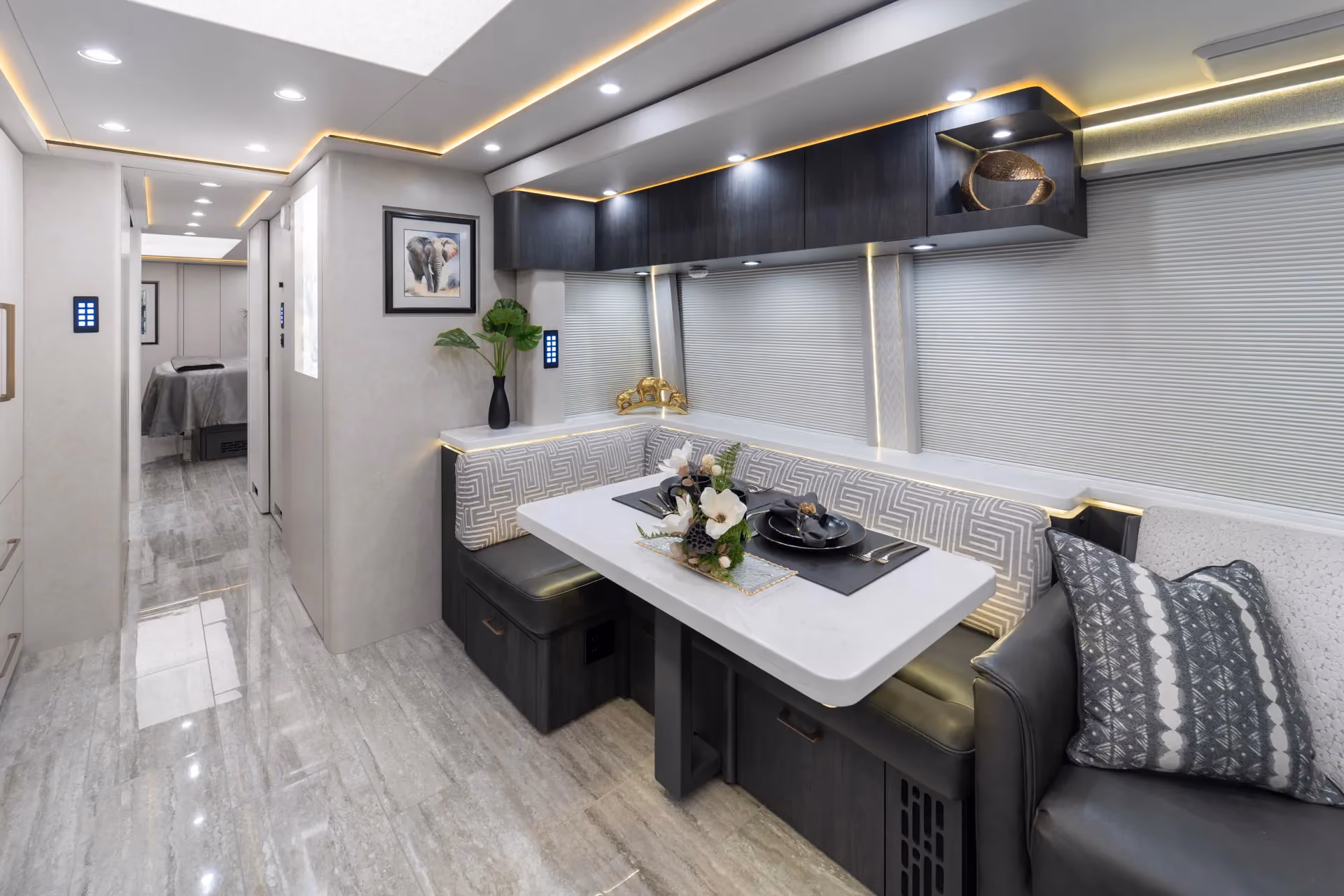 Marathon Coach #1382 | Luxury Motorcoach for Sale