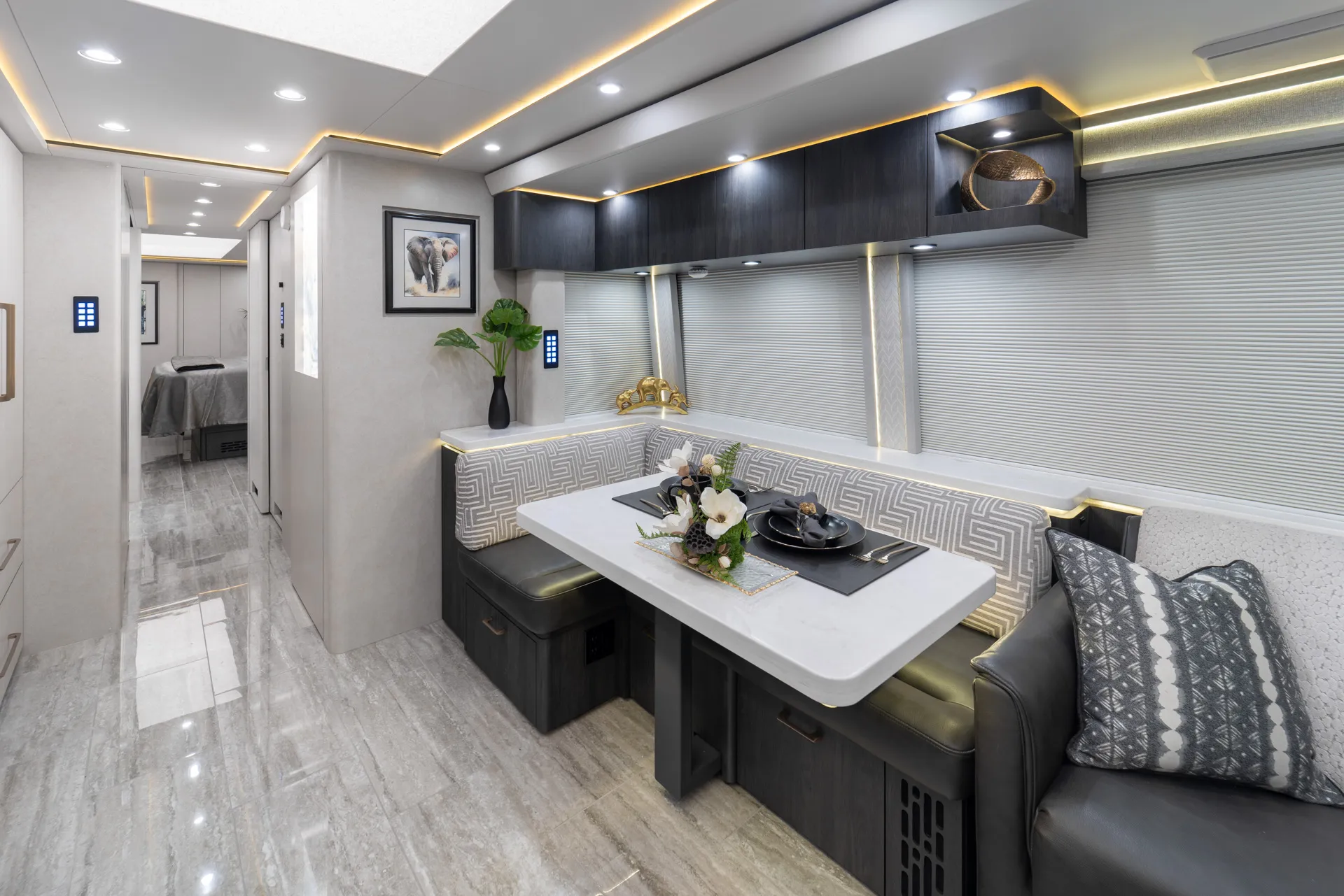 Marathon Coach #1382 | Luxury Motorcoach for Sale