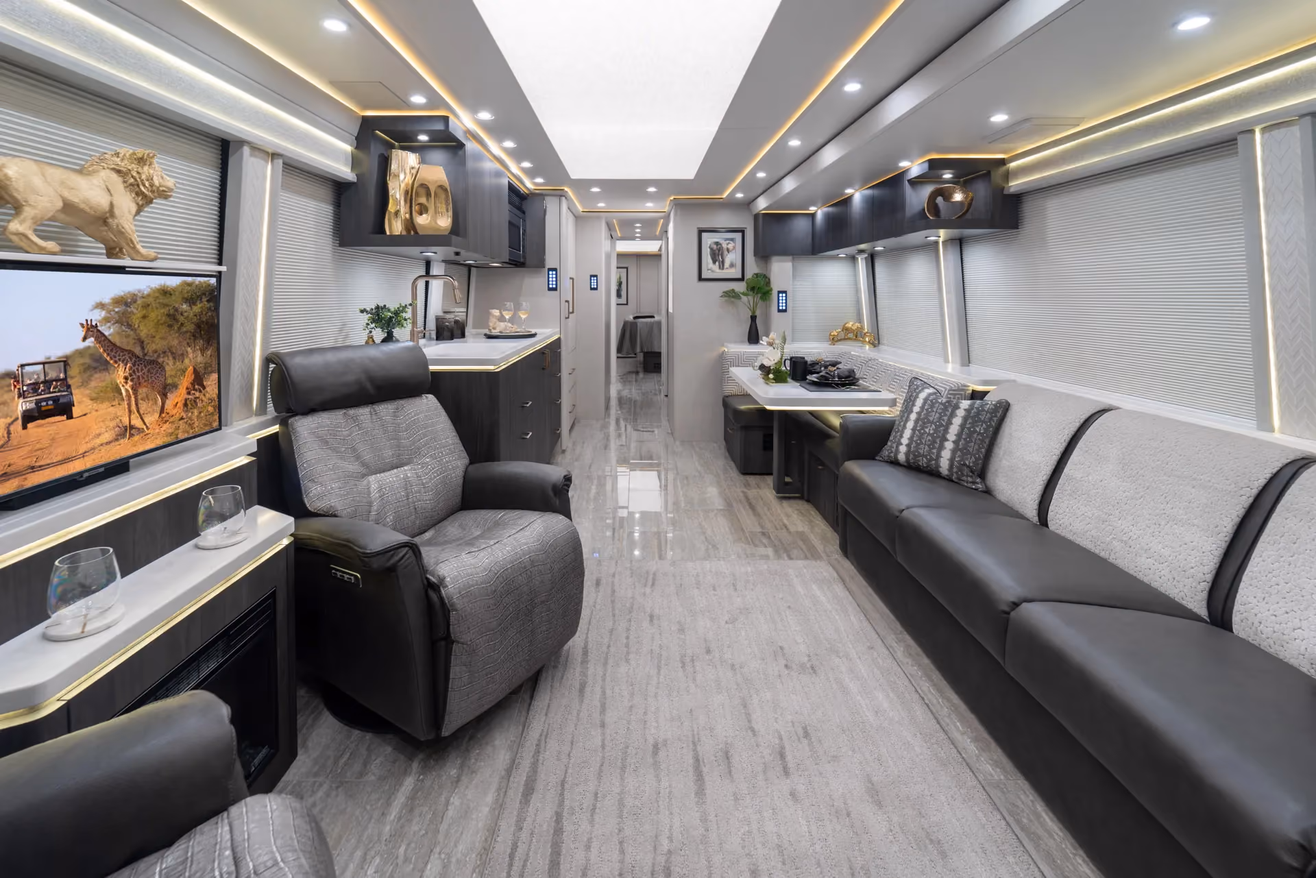 Marathon Coach #1382 | Luxury Motorcoach for Sale