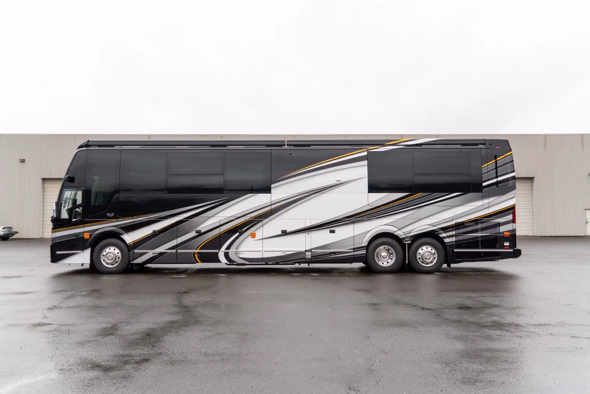 Marathon Coach #1382 | Luxury Motorcoach for Sale