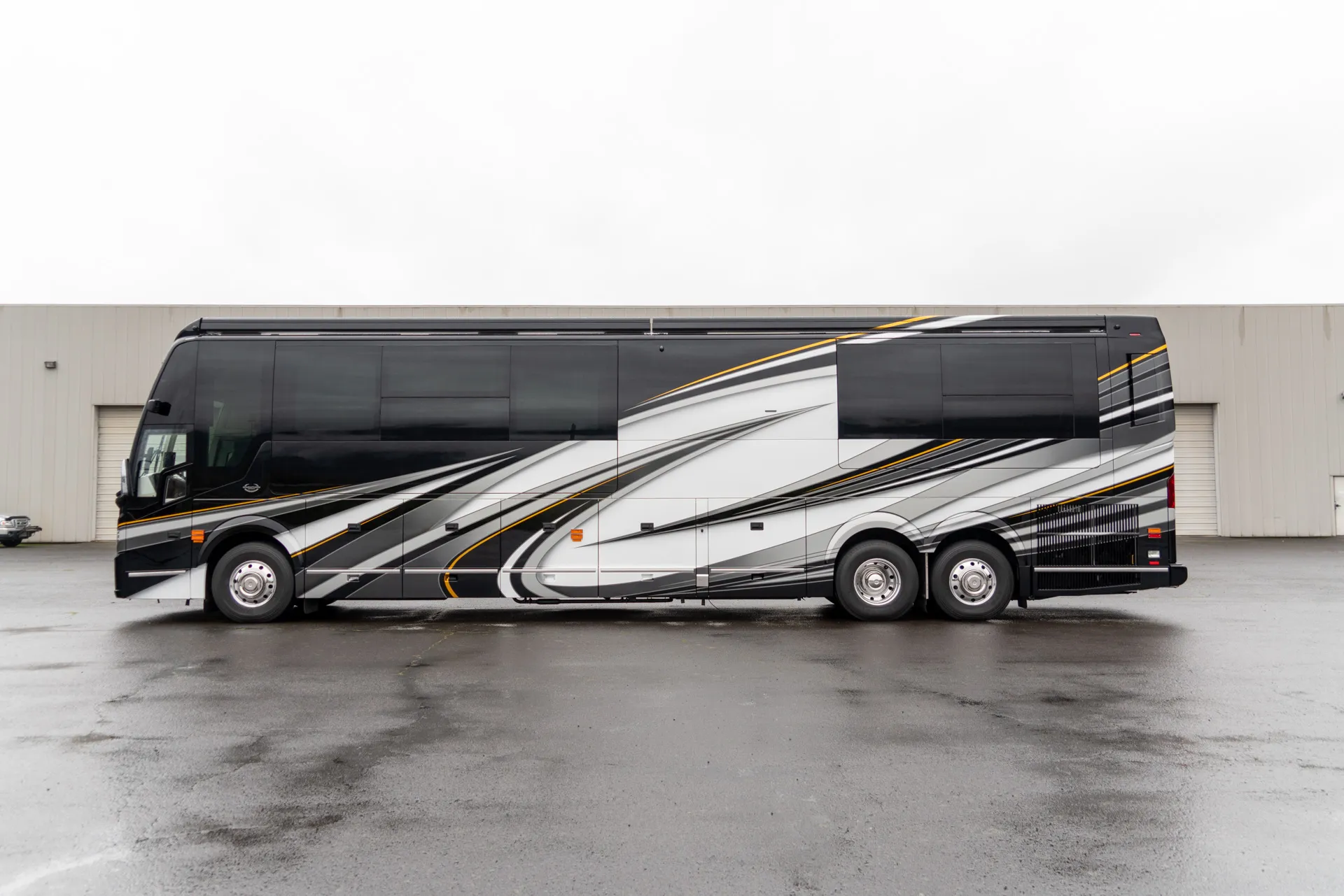 Marathon Coach #1382 | Luxury Motorcoach for Sale