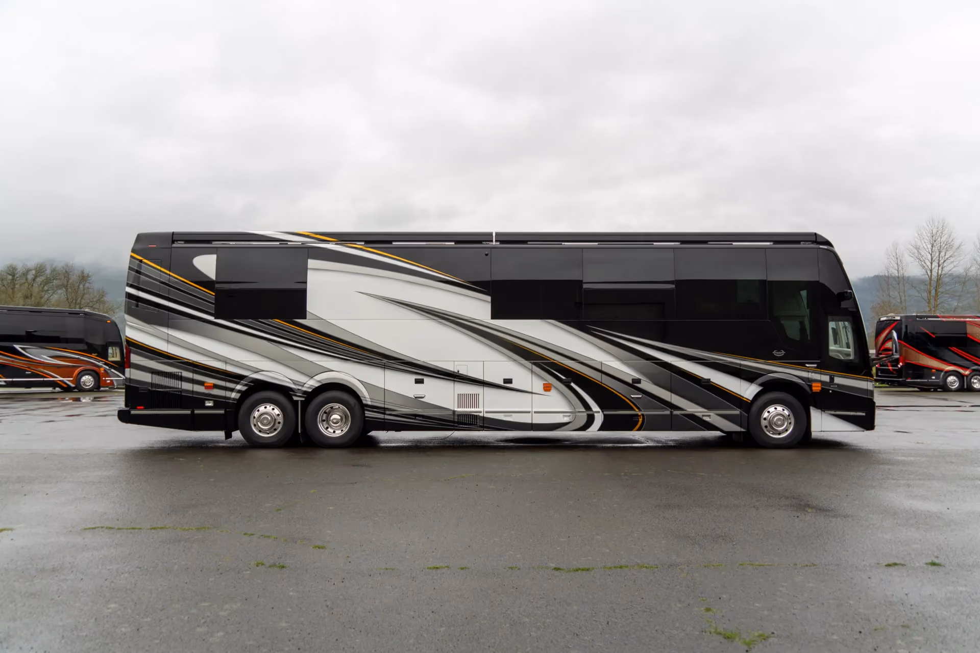 Marathon Coach #1382 | Luxury Motorcoach for Sale