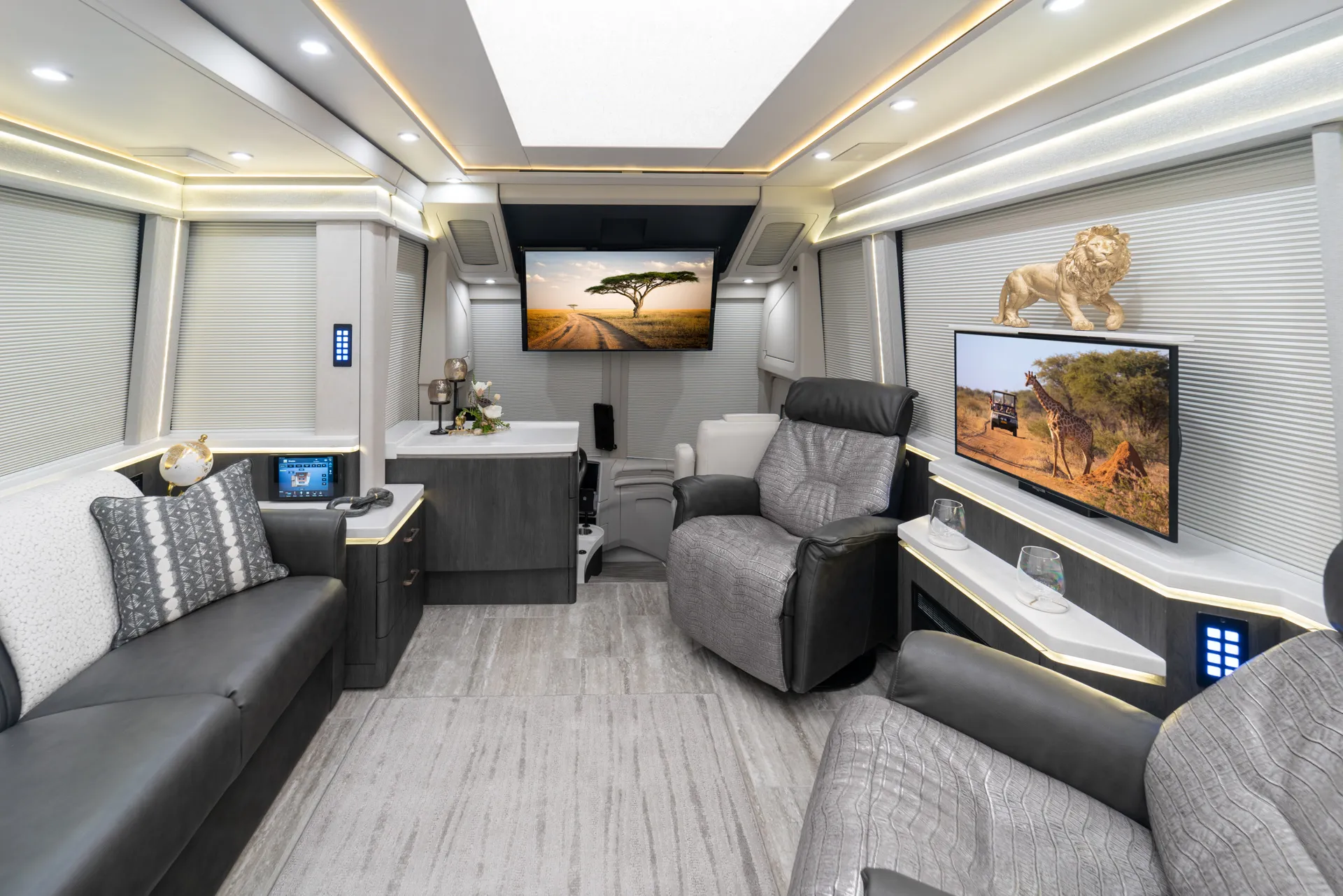 Marathon Coach #1382 | Luxury Motorcoach for Sale