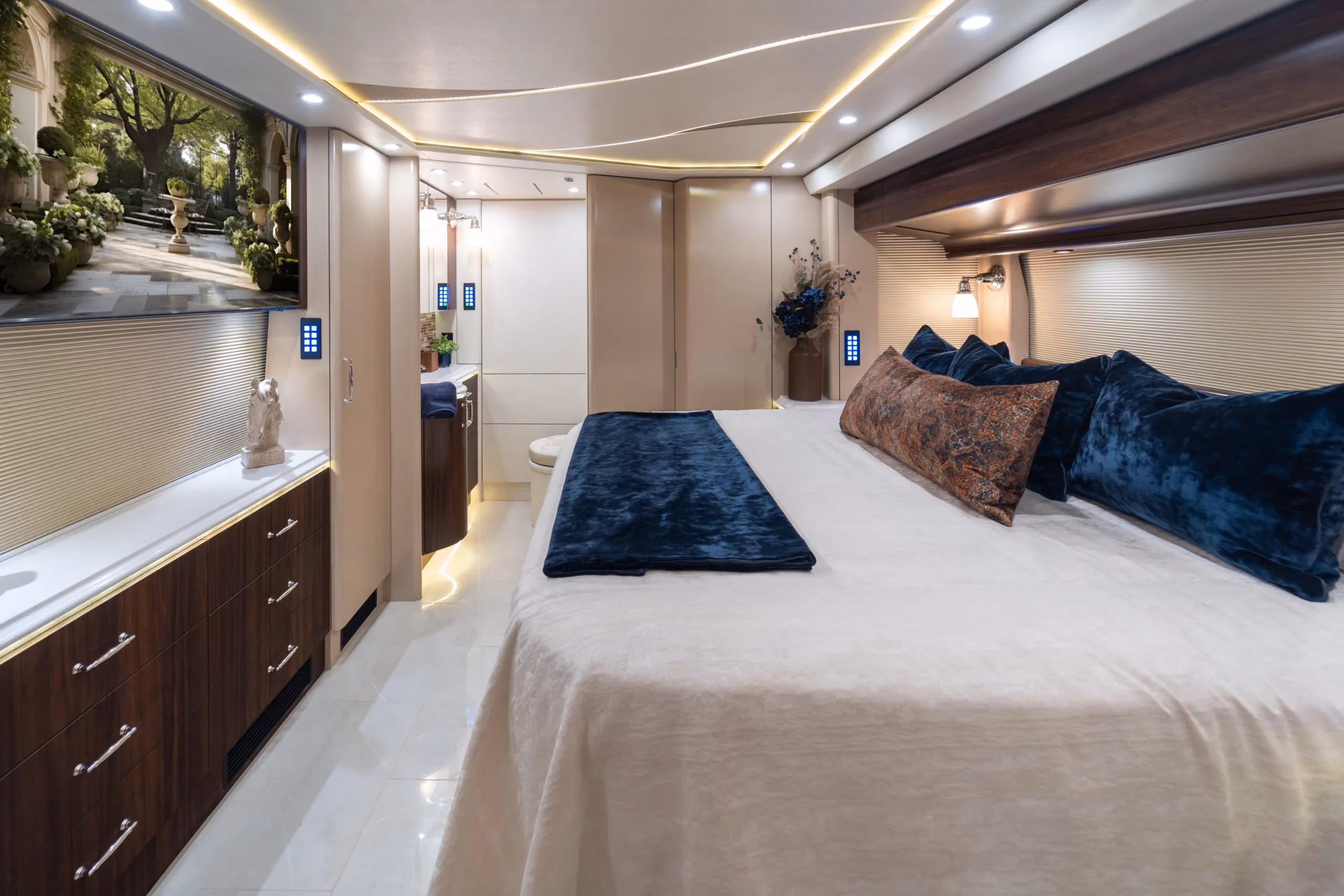 Marathon Coach #1388 | Luxury Motorcoach for Sale