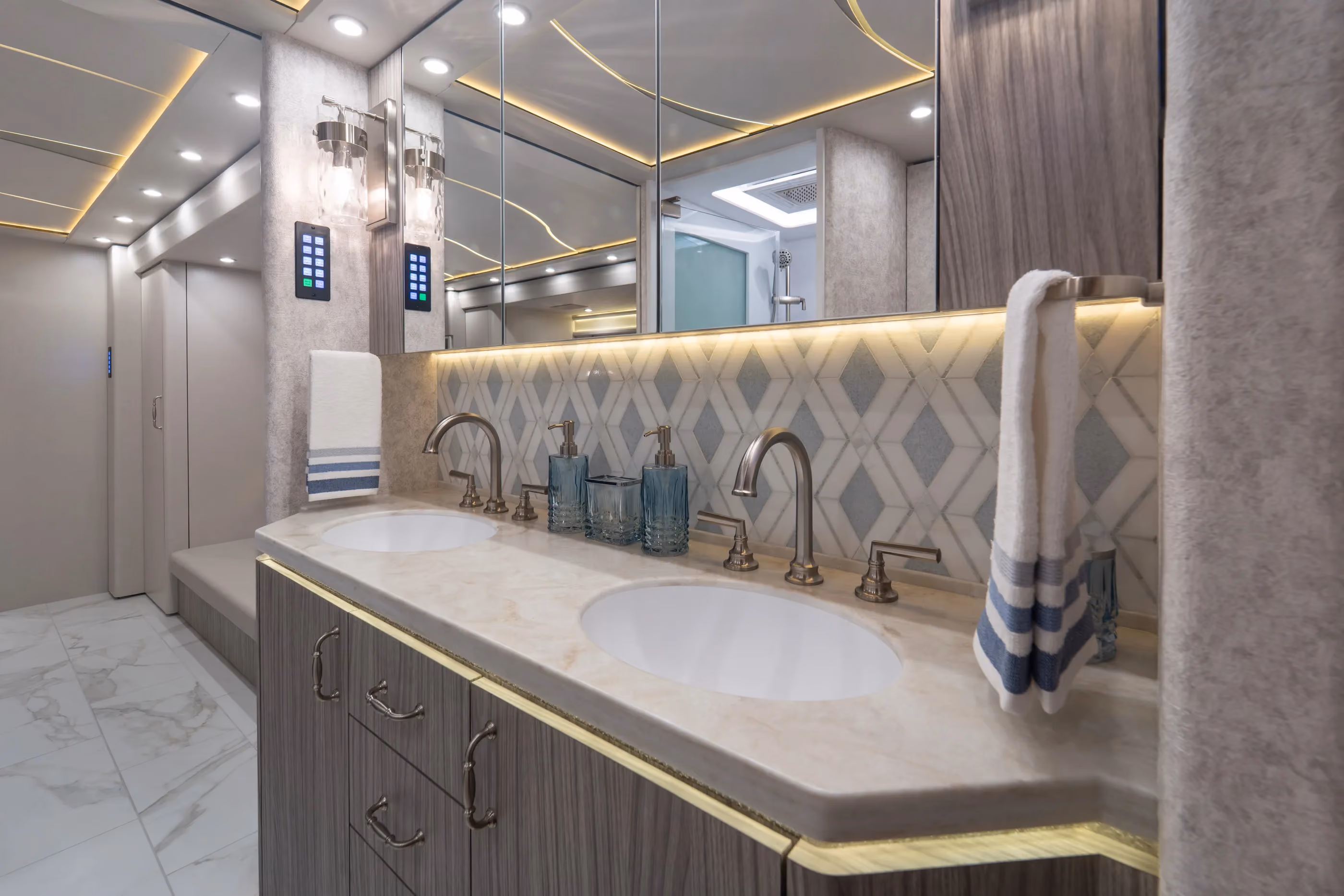 Modern bathroom in Marathon Coach #1428