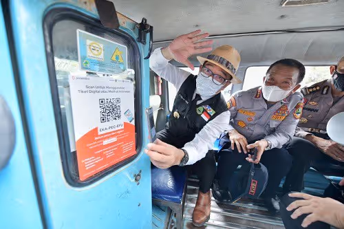 Security waving while sitting inside a vehicle wearing face masks 