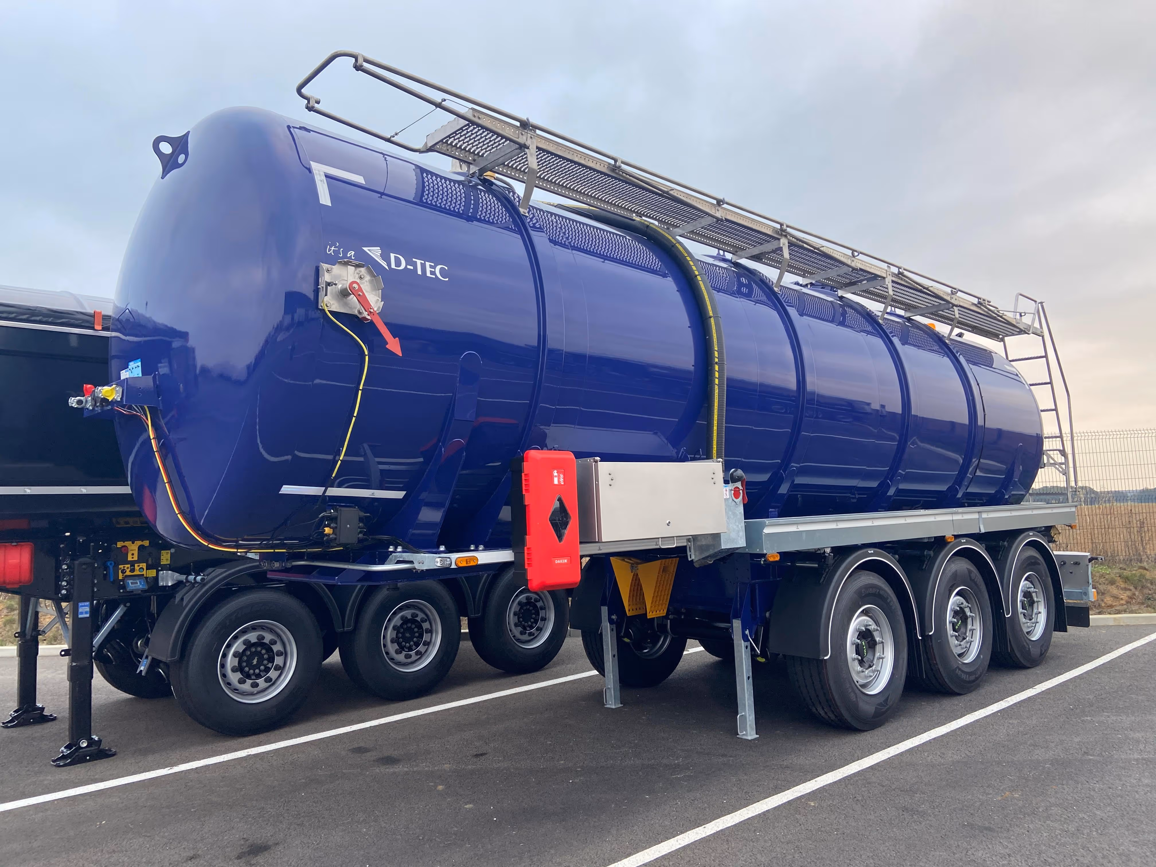 Semi-remorque citerne pour transport de liquides