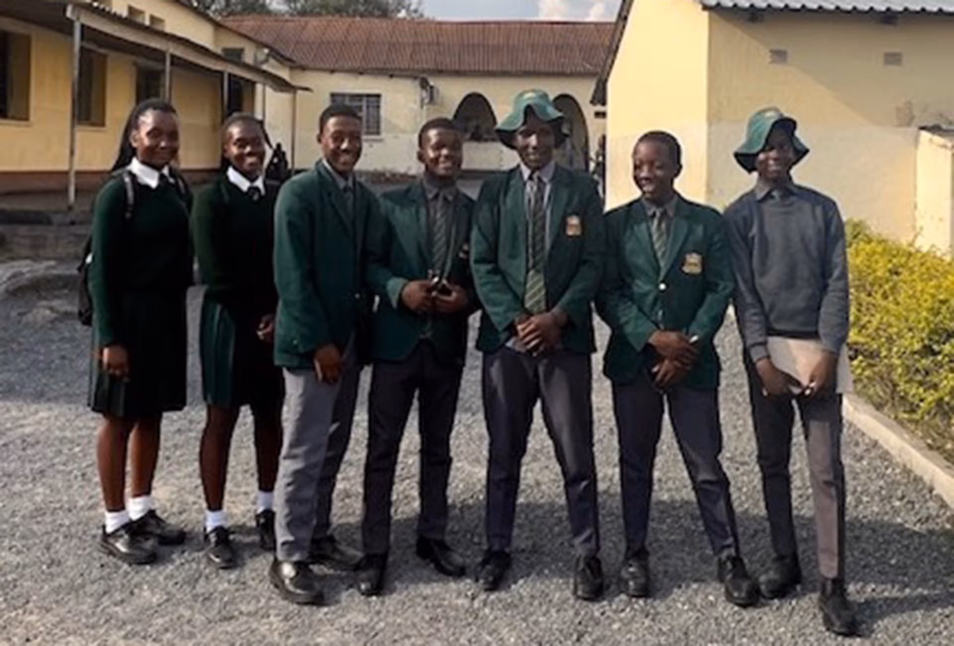 Begegnung mit Mitarbeitenden und angehenden Priestern an der Schweizer Missionsstation Driefontein in Zimbabwe.